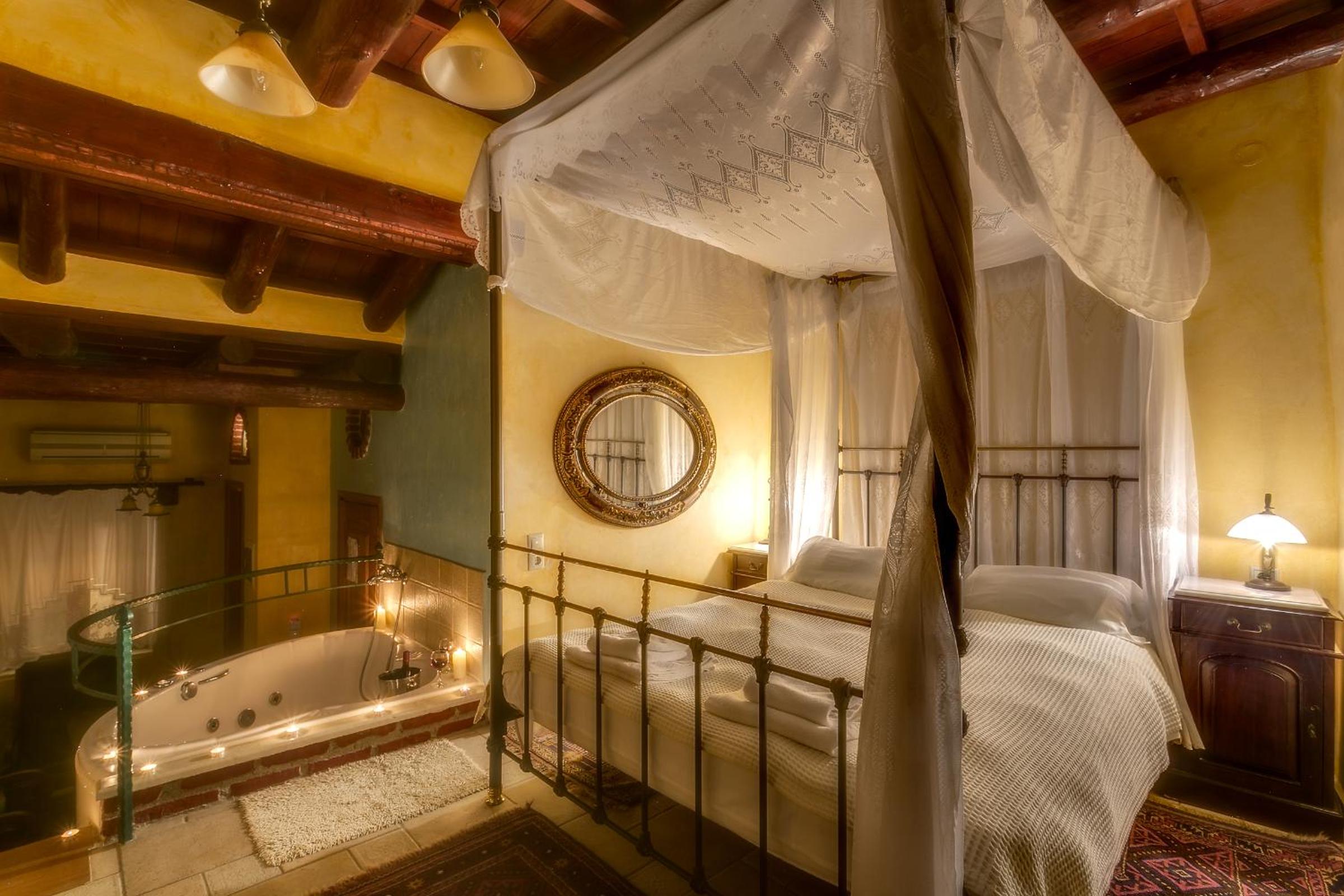 Deluxe Suite with Spa Bath