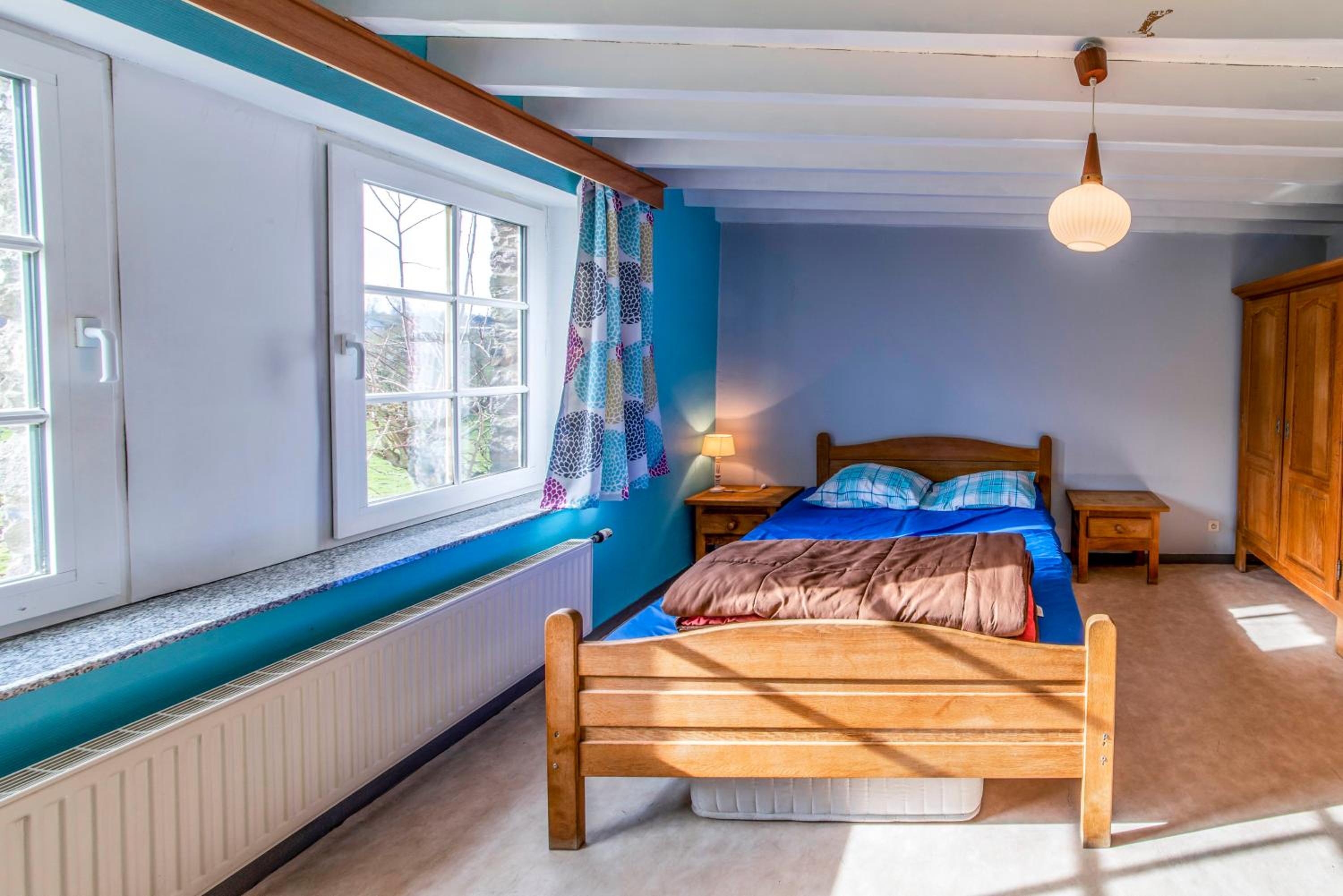 Six-Bedroom House photo 1