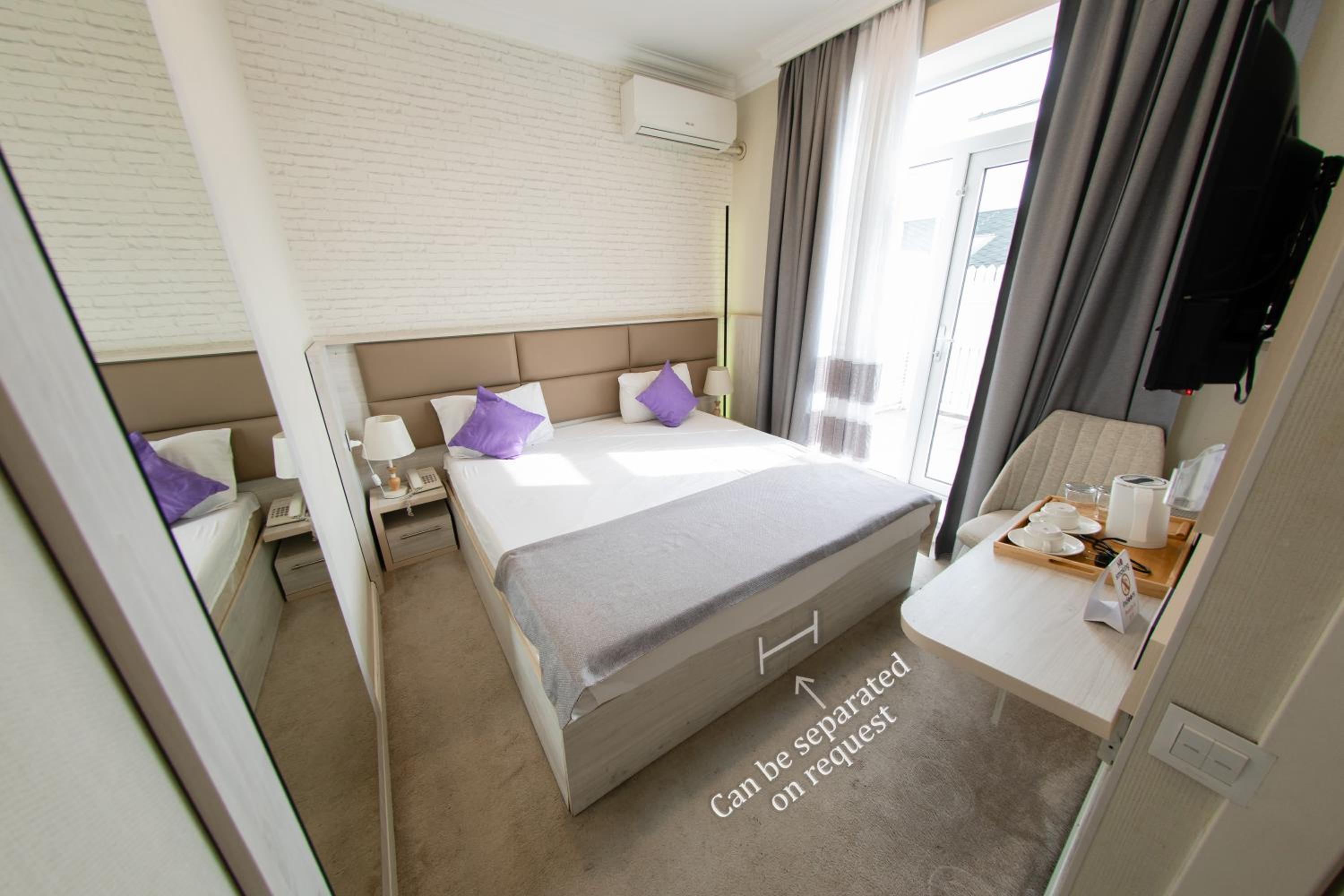 Double or Twin Room with Terrace photo 2