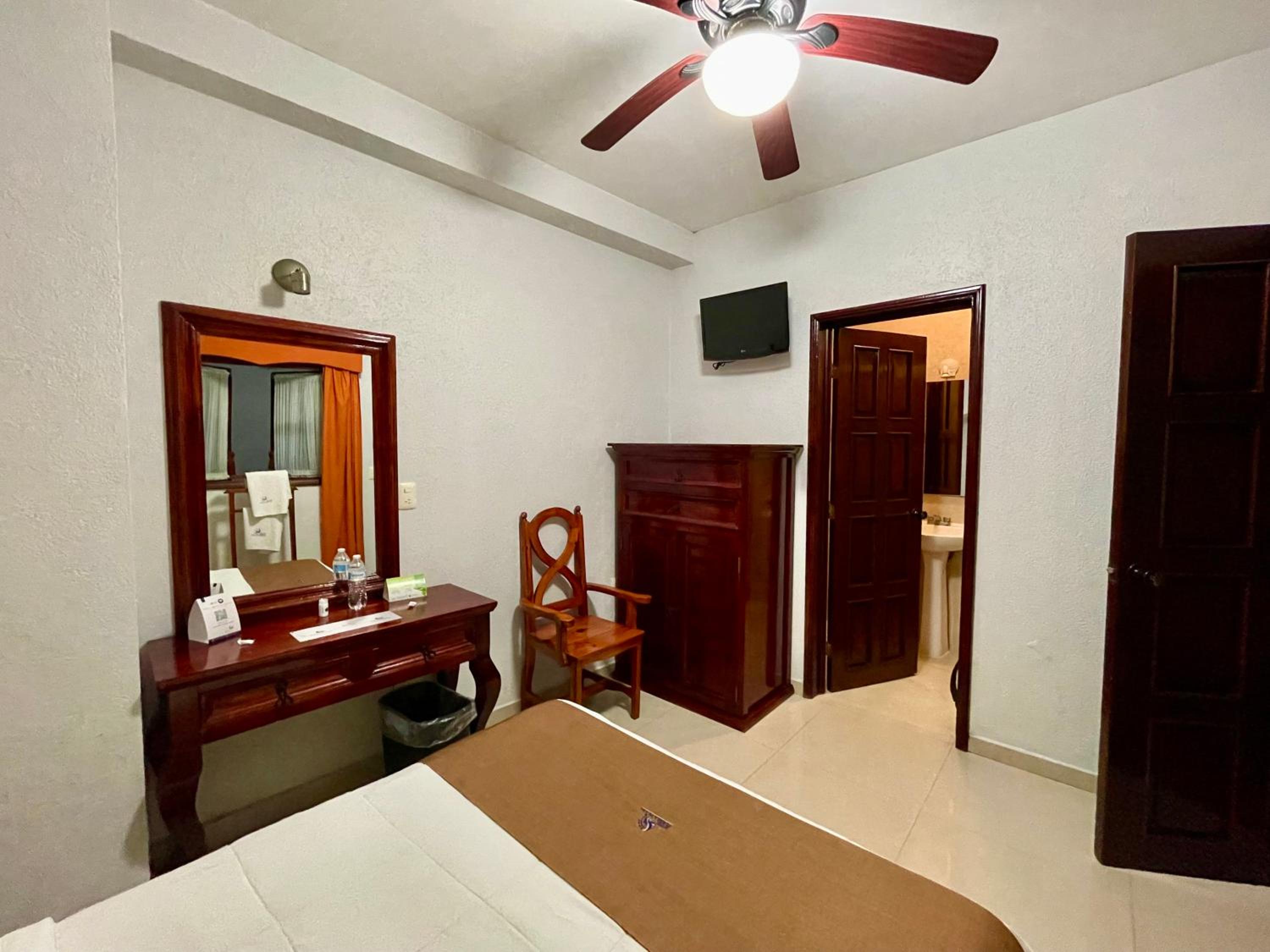 Double Room - Photo 6