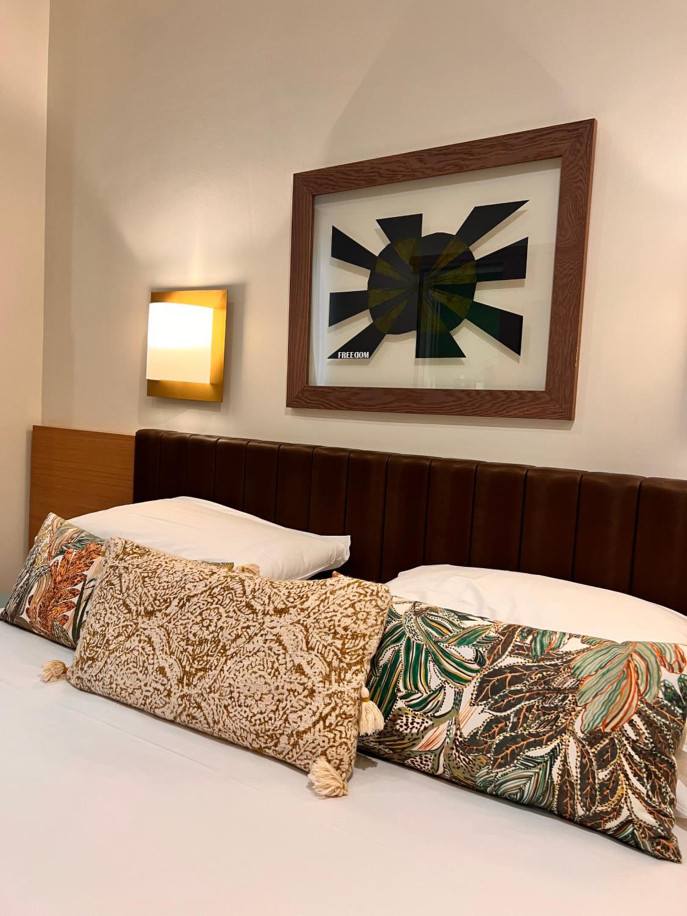 Superior Double Room with Balcony View of Courtyard, Marine Cemetery and Sea