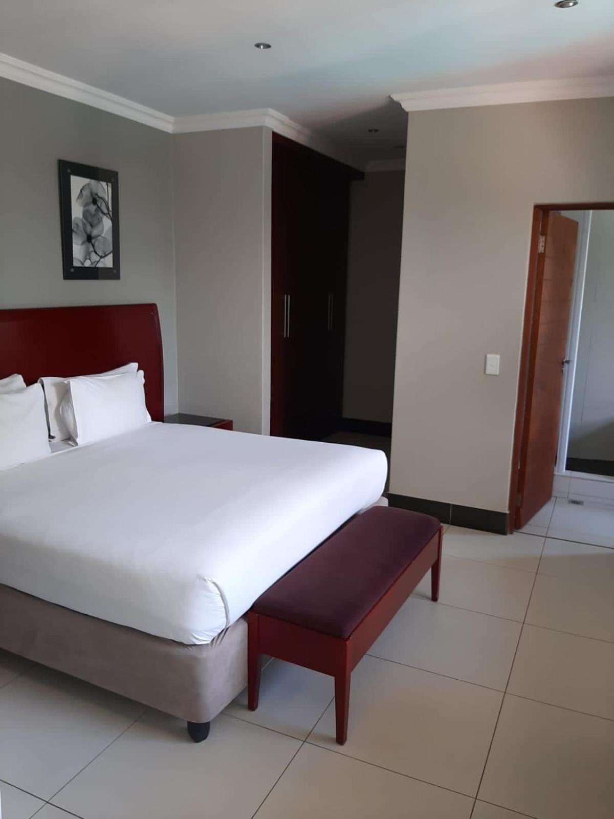 Deluxe King Room photo 1