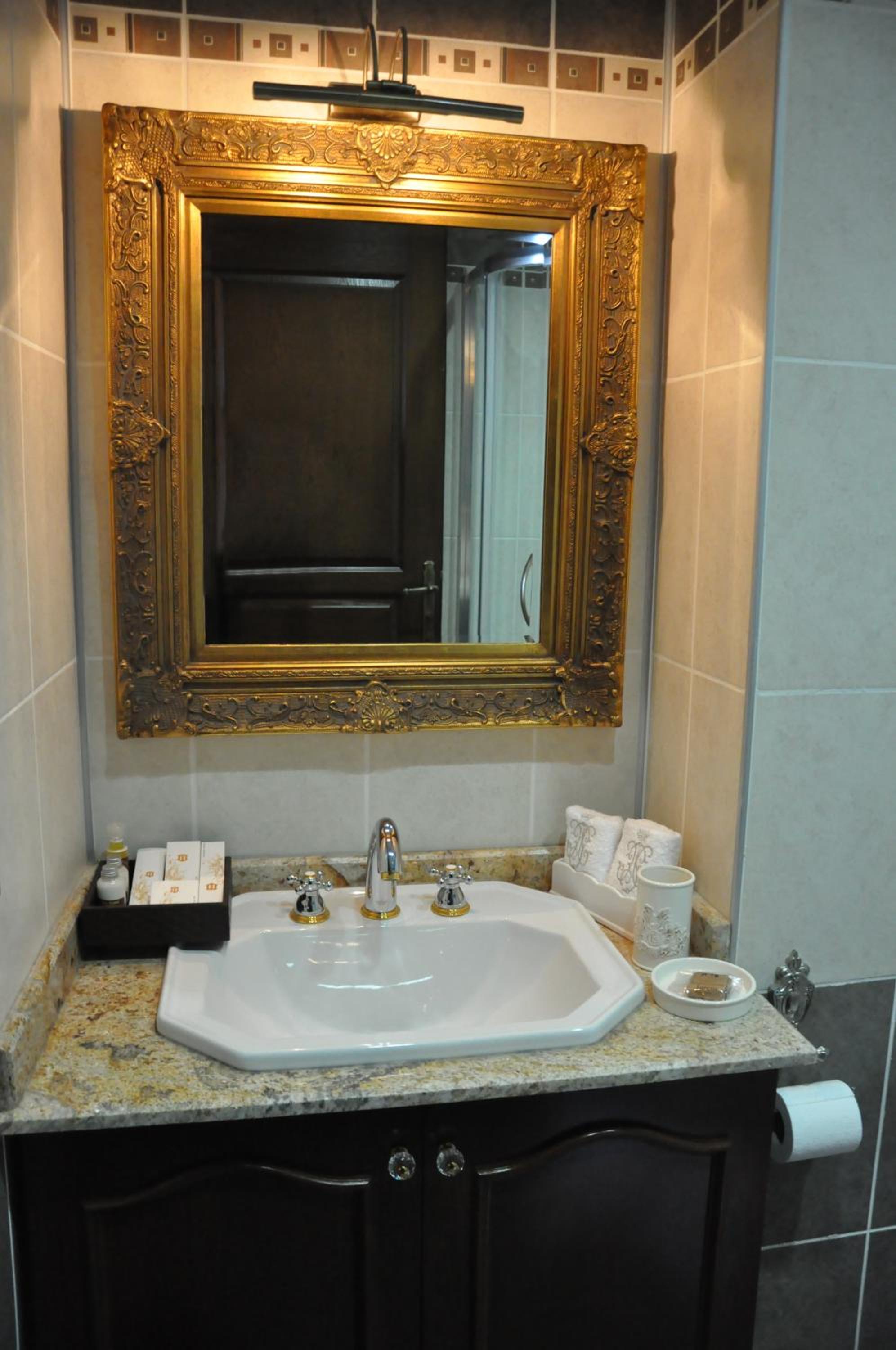 Deluxe Double Room - Photo 8