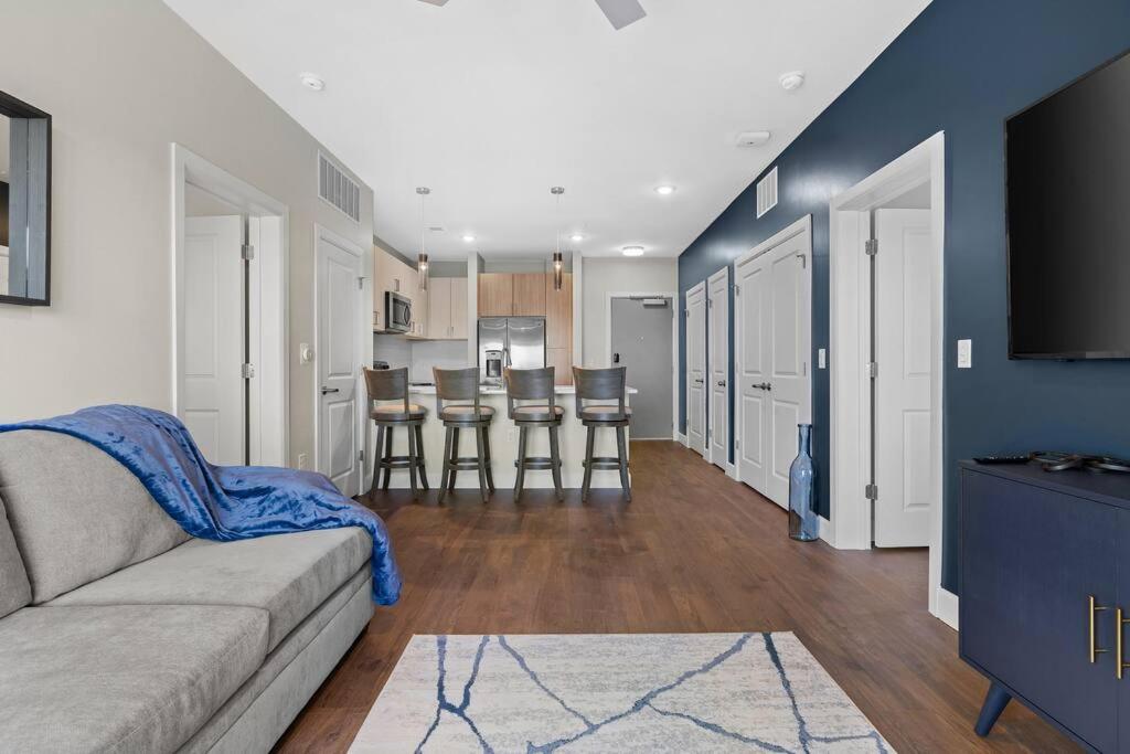 Two-Bedroom Apartment - Photo 2