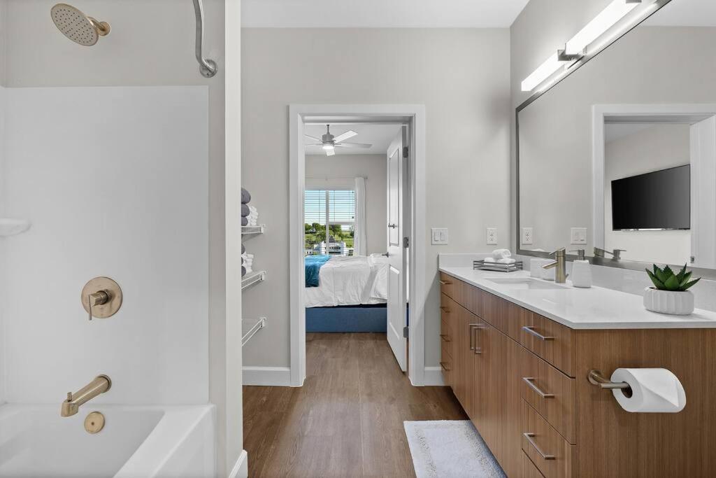 Two-Bedroom Apartment - Photo 25