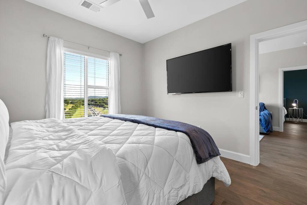 Two-Bedroom Apartment - Photo 4
