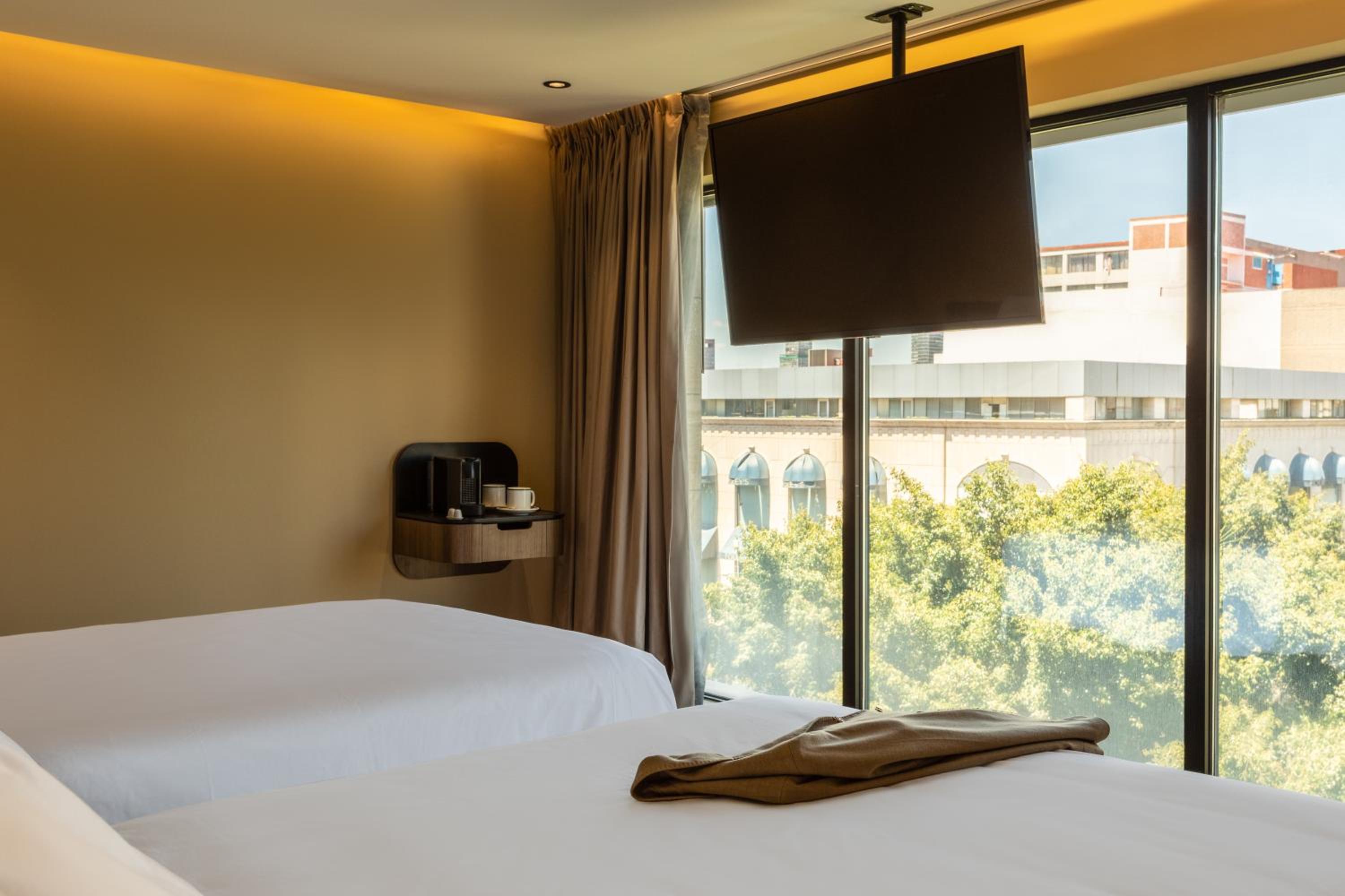 Executive Room with Two Double Beds - Photo 4