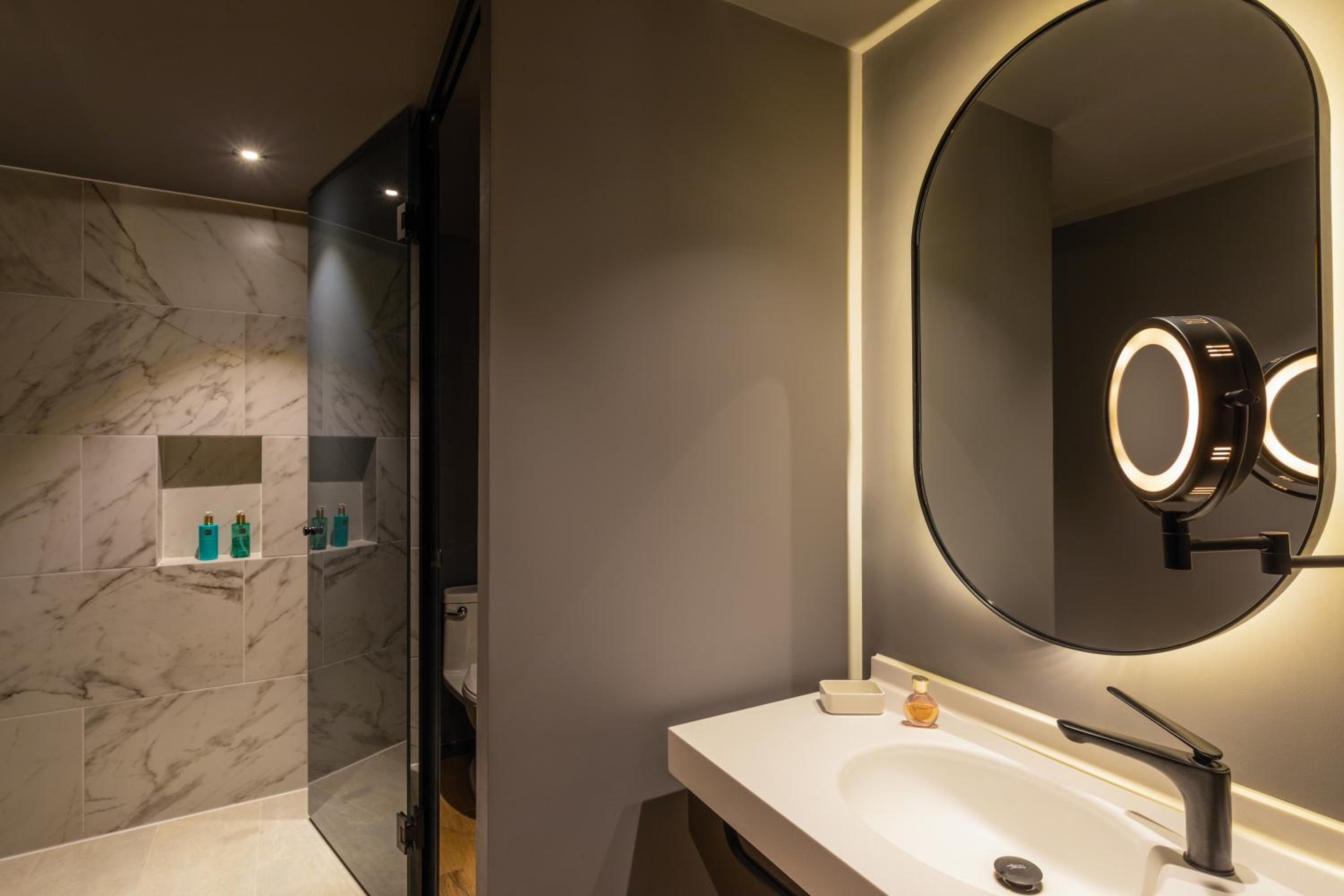 Executive Room with Two Double Beds - Photo 2