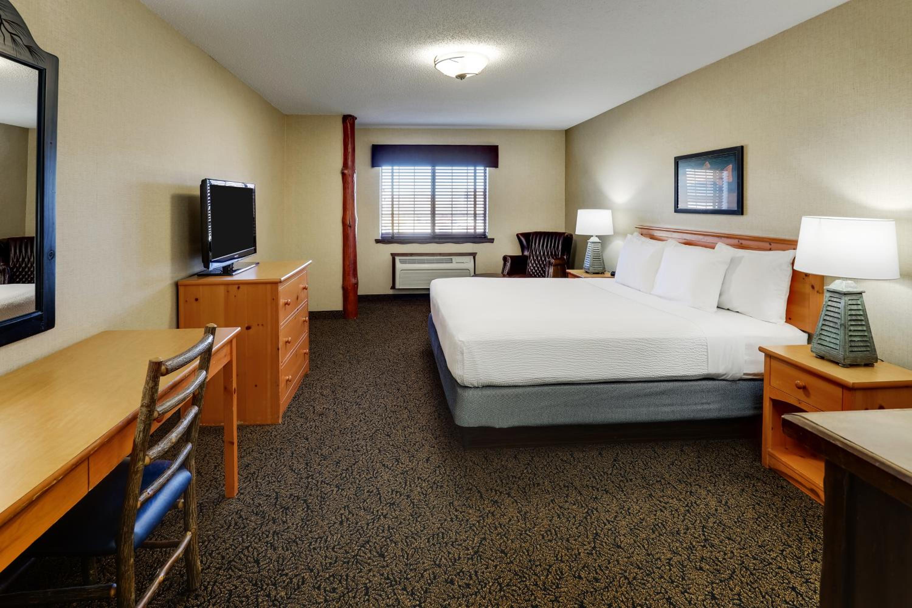 Deluxe King Room - Photo 3