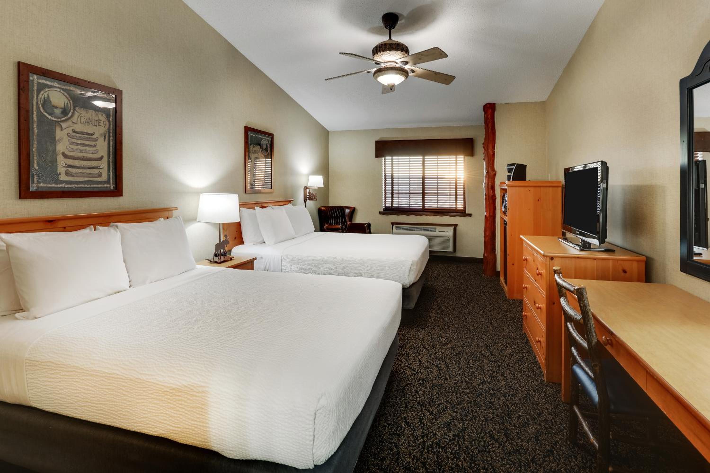 Deluxe Queen Room with Two Queen Beds - Photo 5