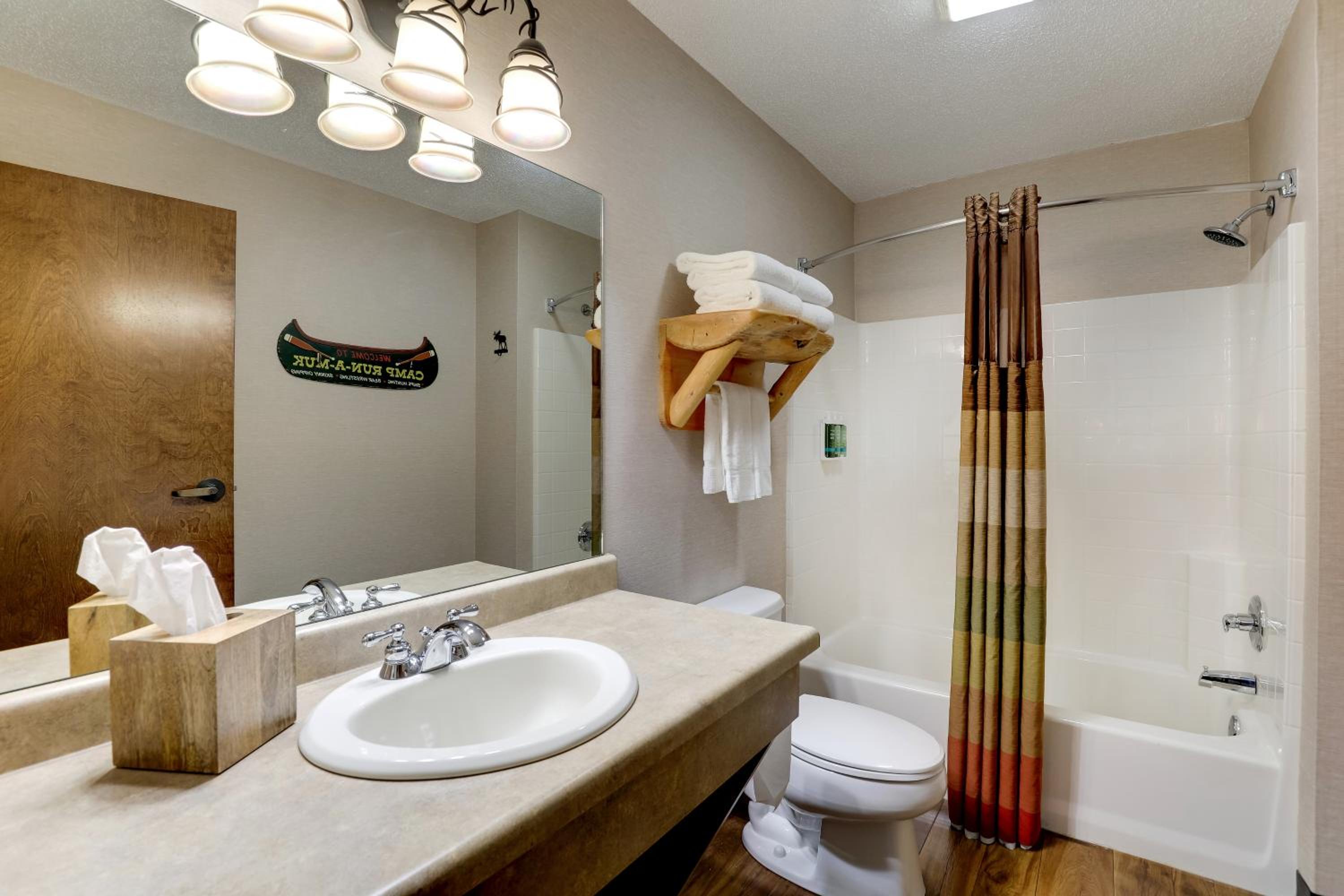 Suite with Hot Tub photo 3