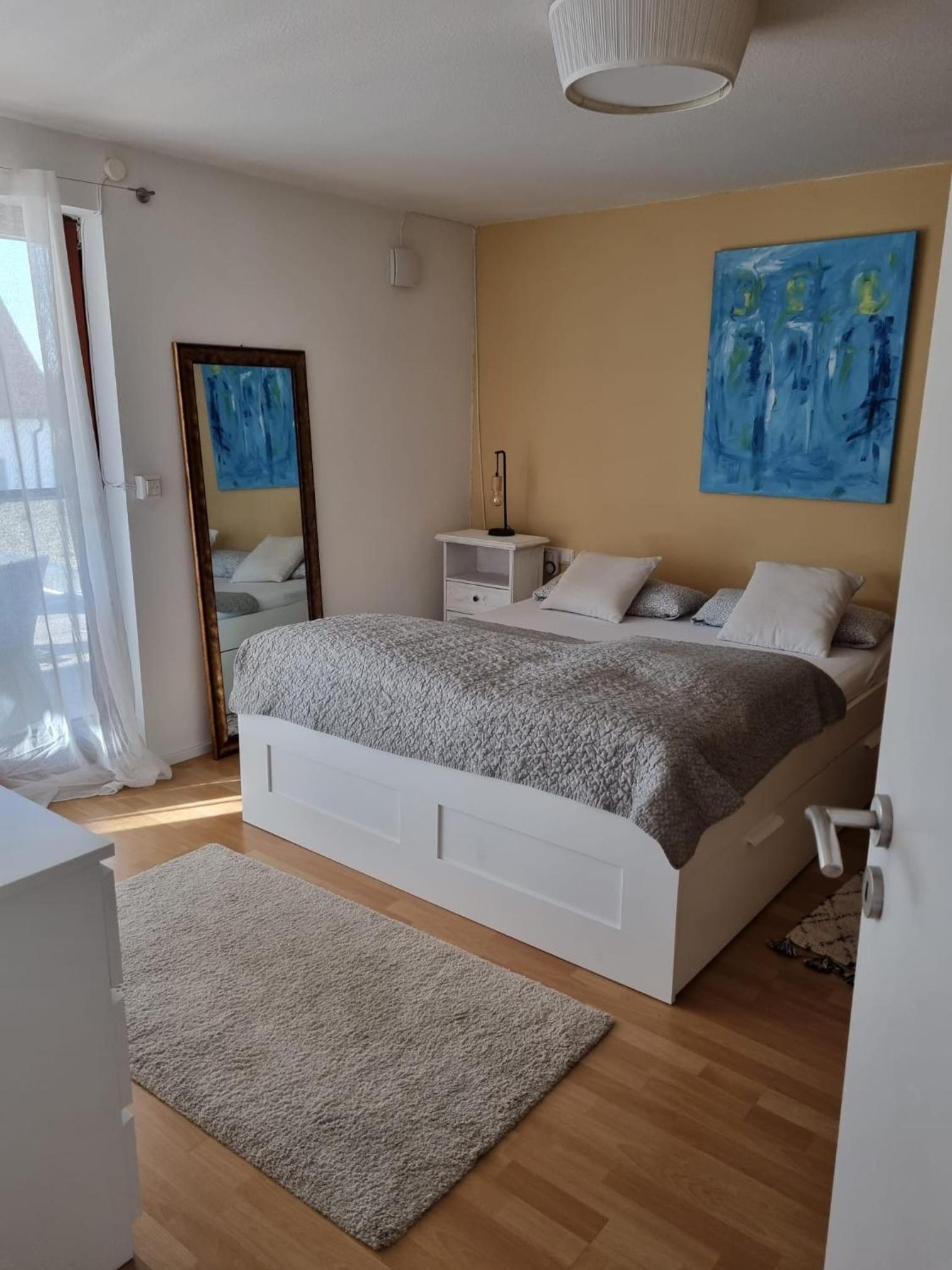 One-Bedroom Apartment photo 2