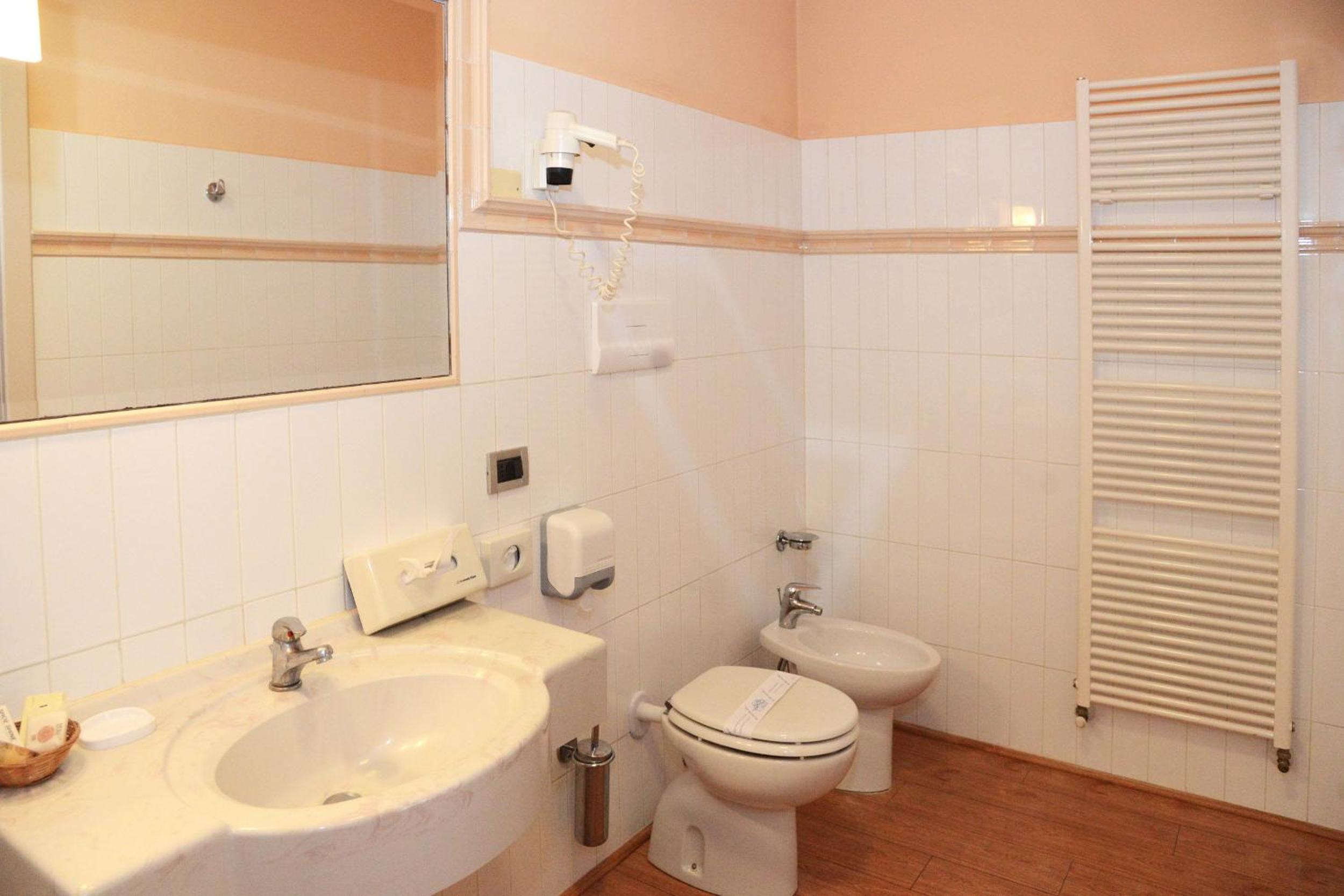 Economy Double or Twin Room photo 3