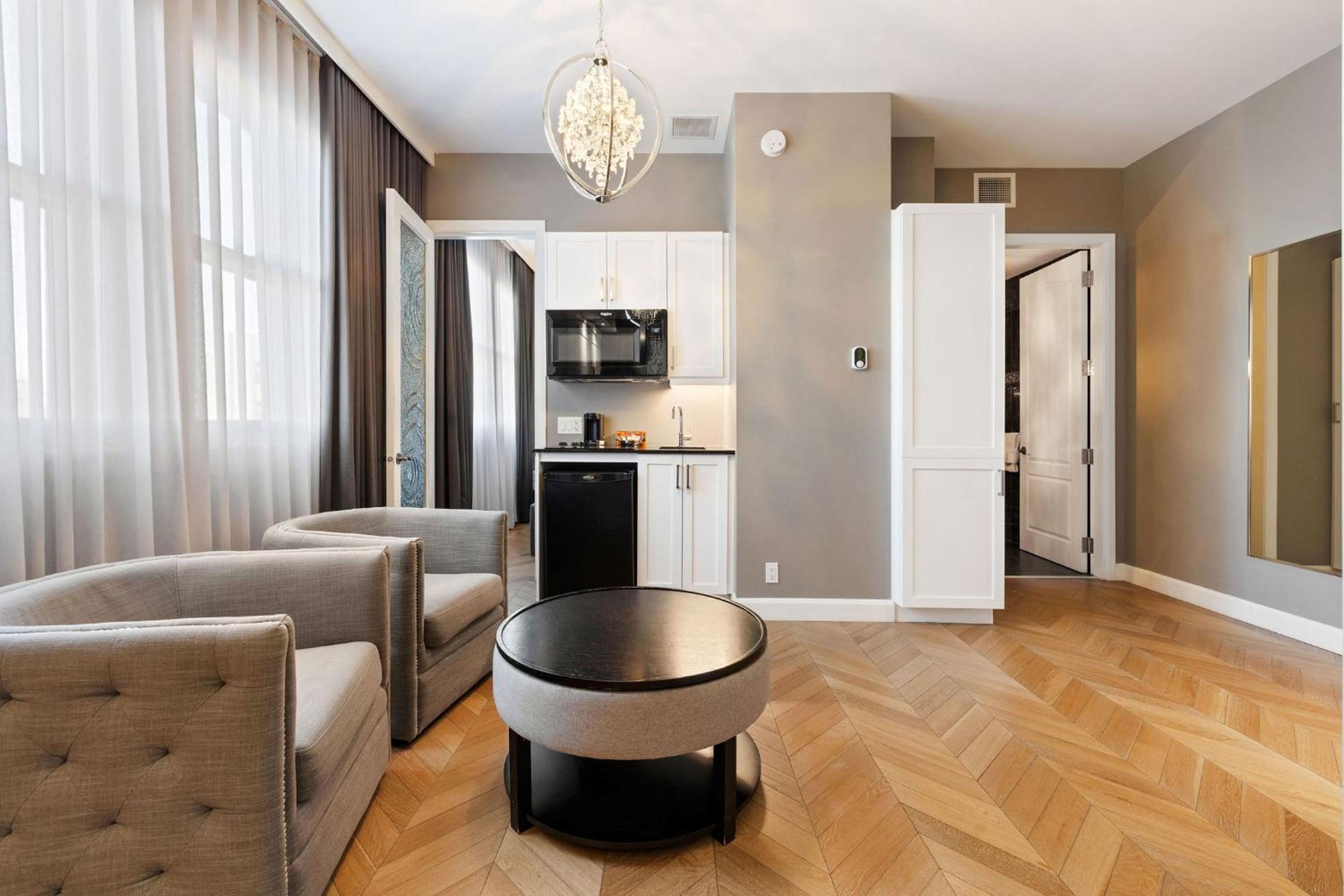 Junior Suite / Building B / Kitchenette / Animals Not Permitted photo 3