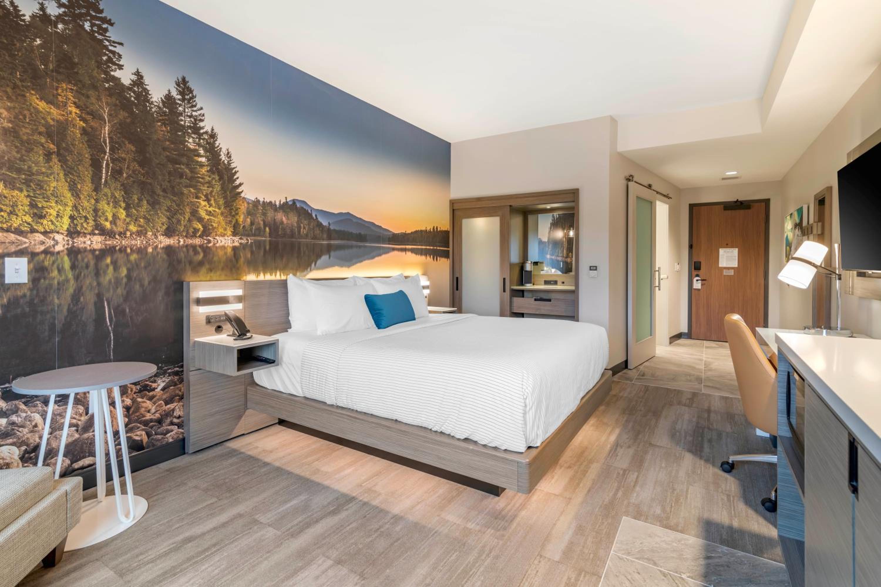 Deluxe King Room - Photo 2