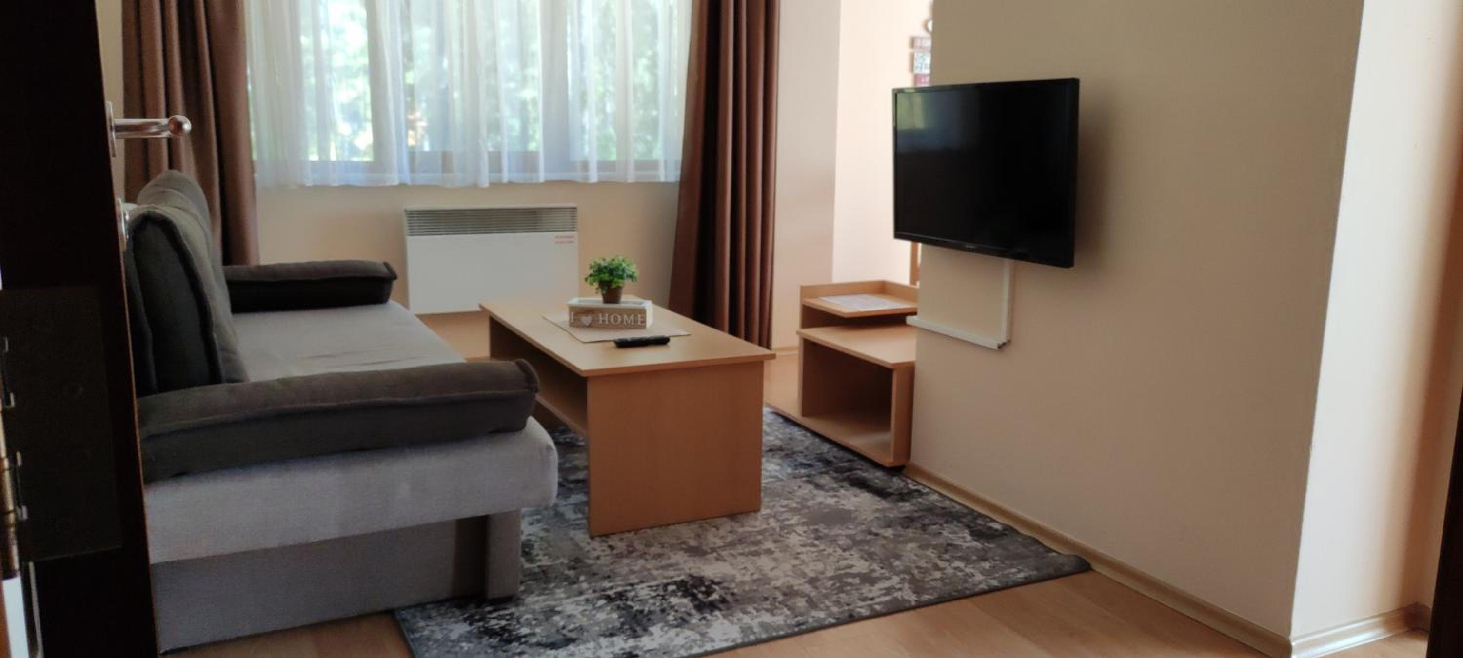 One-Bedroom Apartment photo 1