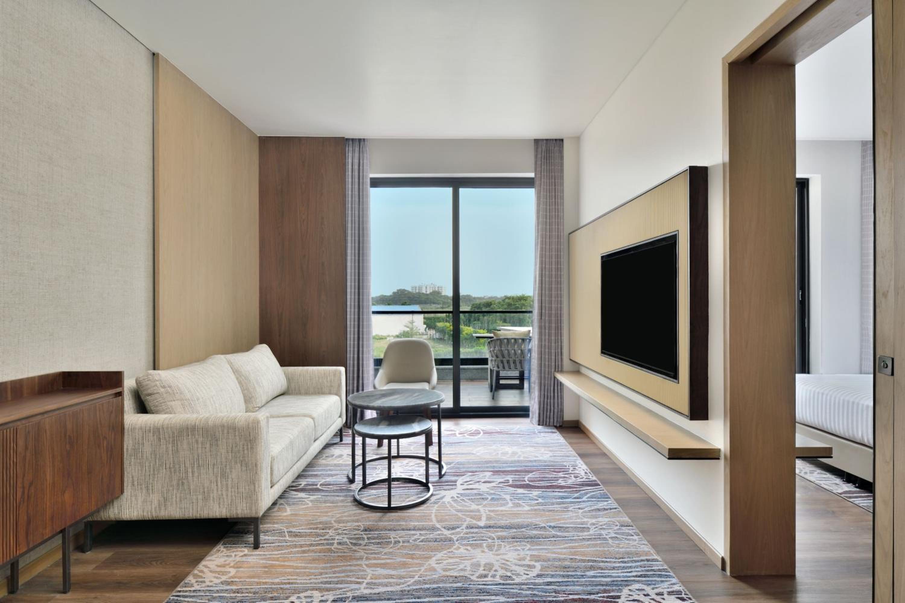 1 Bedroom Suite, 1 King - Photo 2
