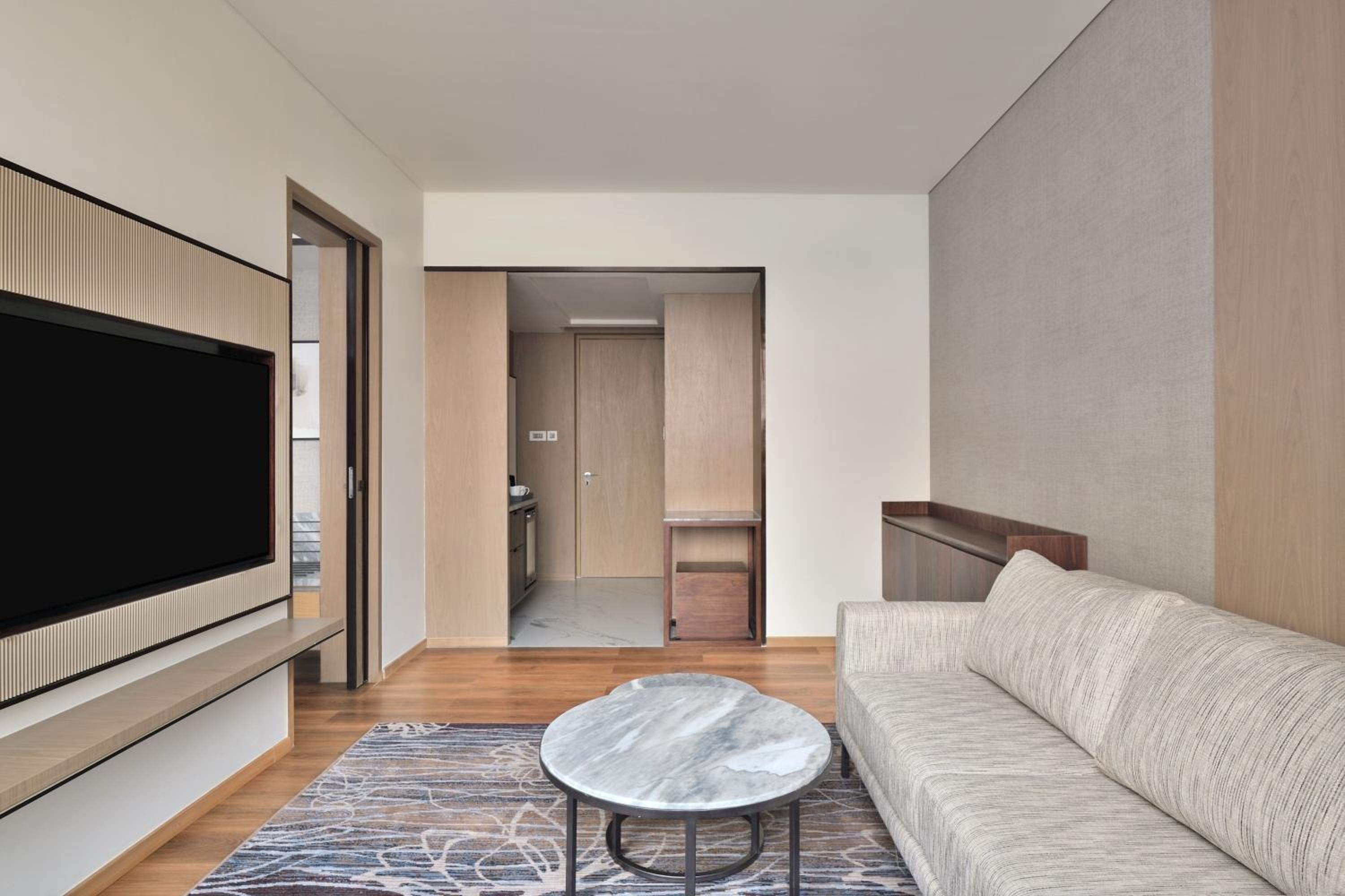 1 Bedroom Suite, 1 King - Photo 5