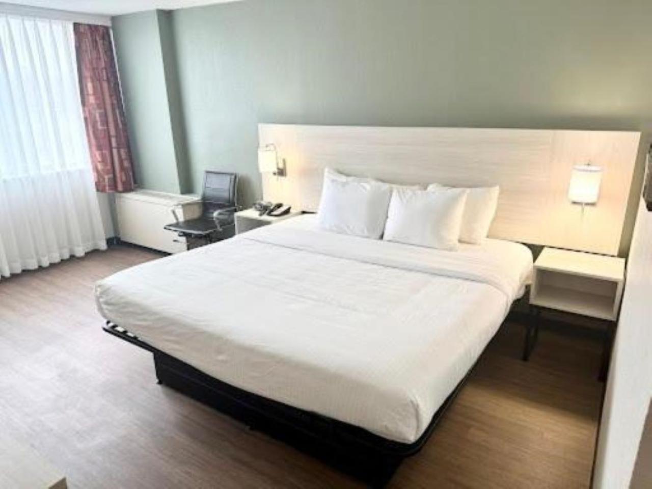 King Room - Non-Smoking - Photo 1