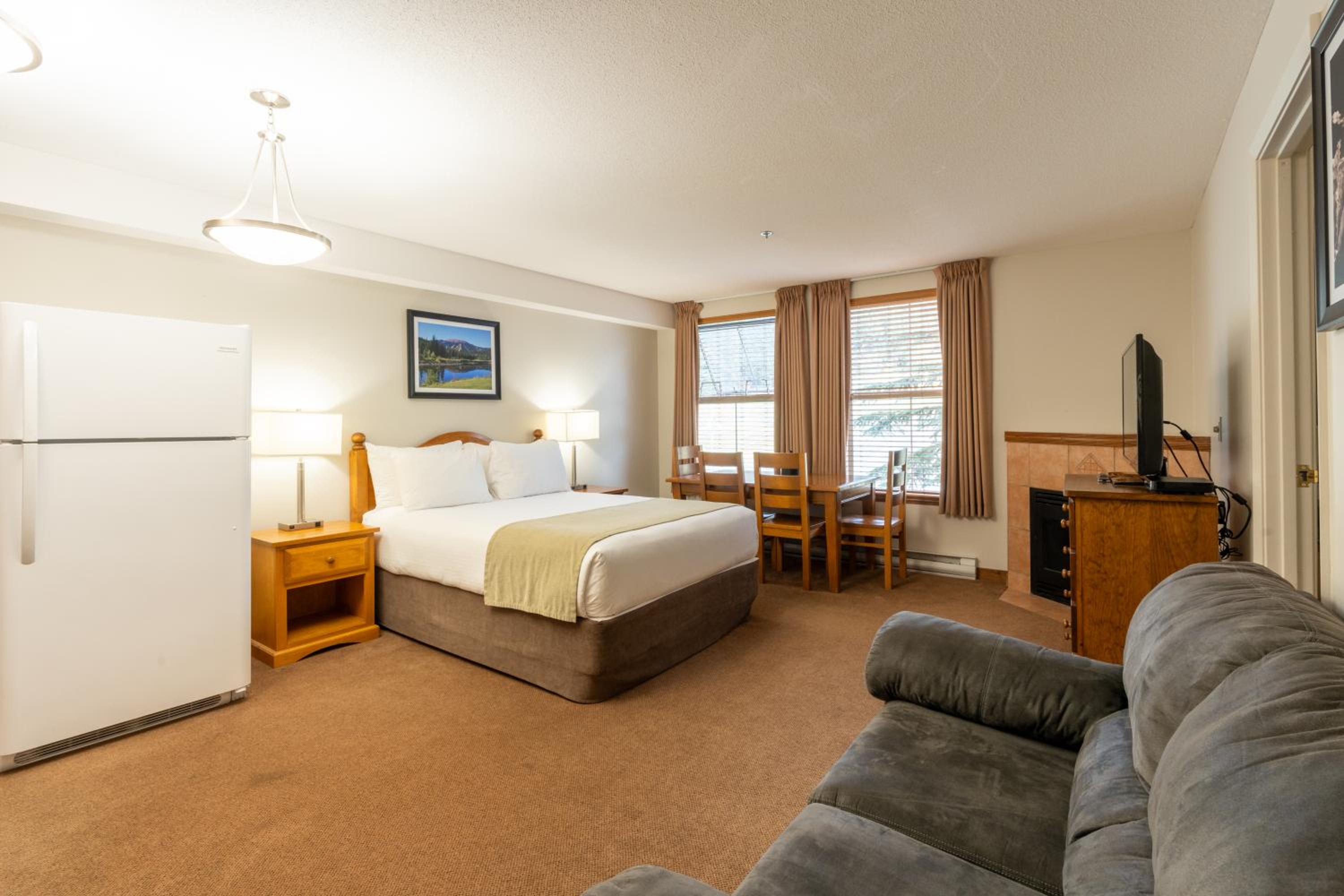 Premium One Bedroom Suite with Two Queens photo 3