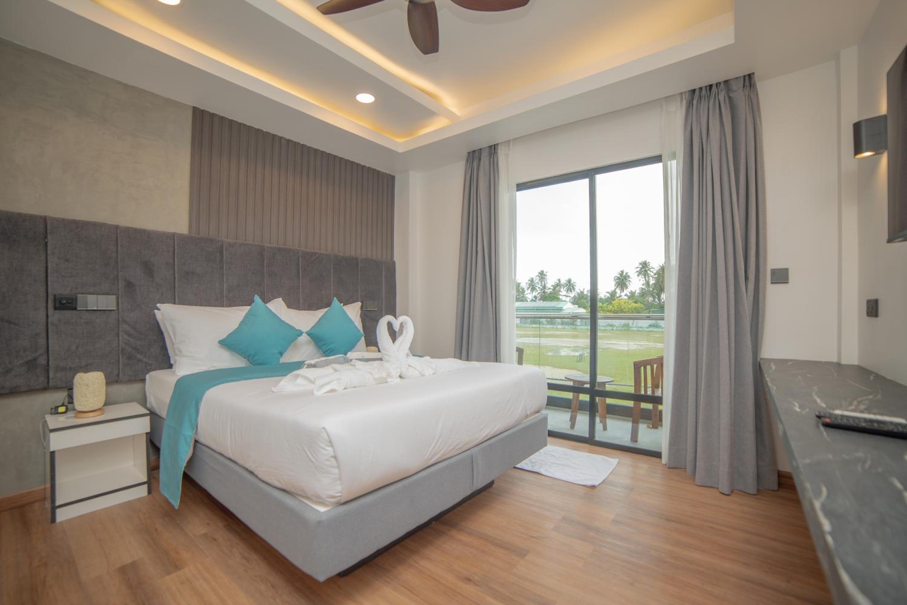Deluxe Double Room with Balcony photo 1