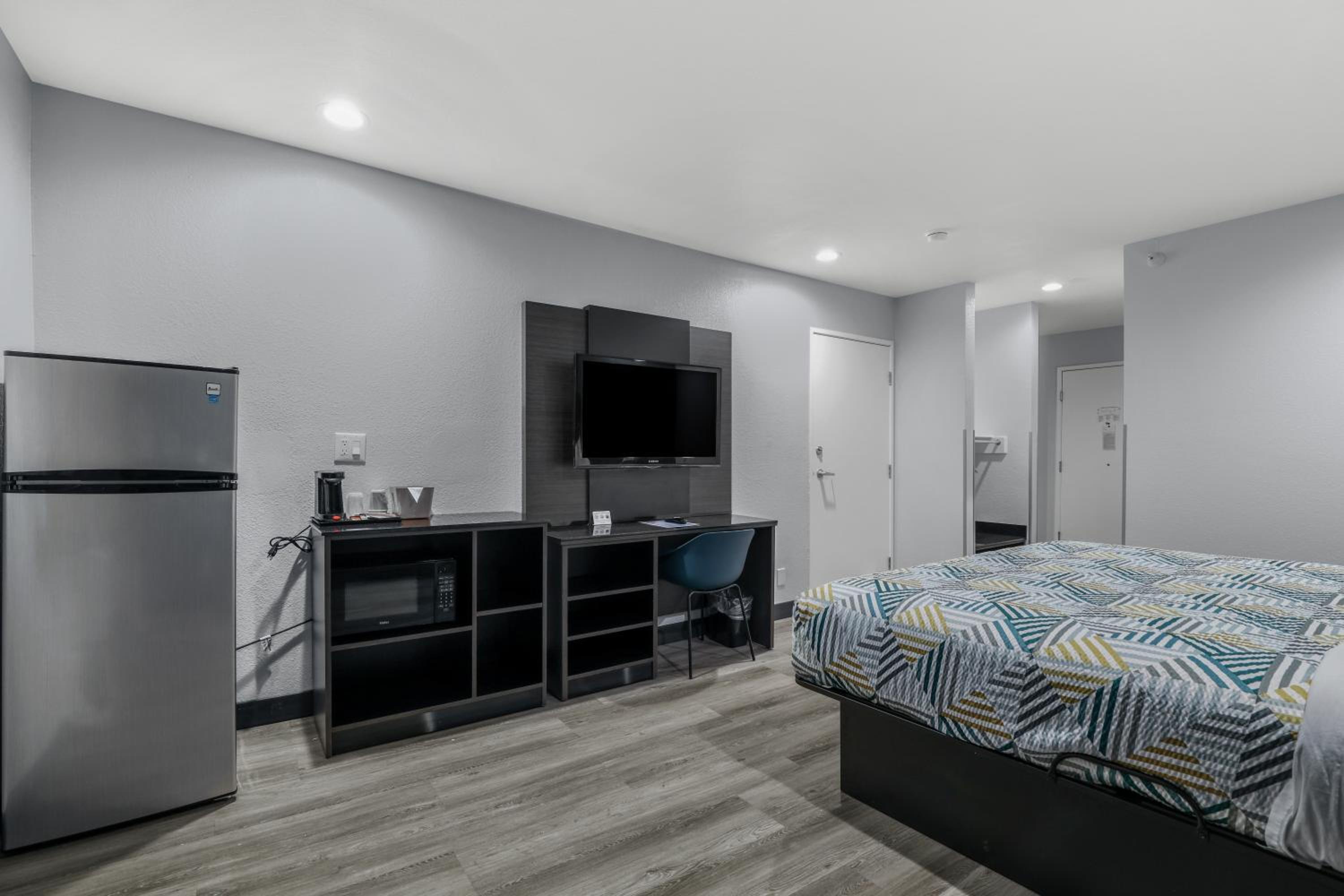 King Room - Disability Access - Non-Smoking - Photo 5