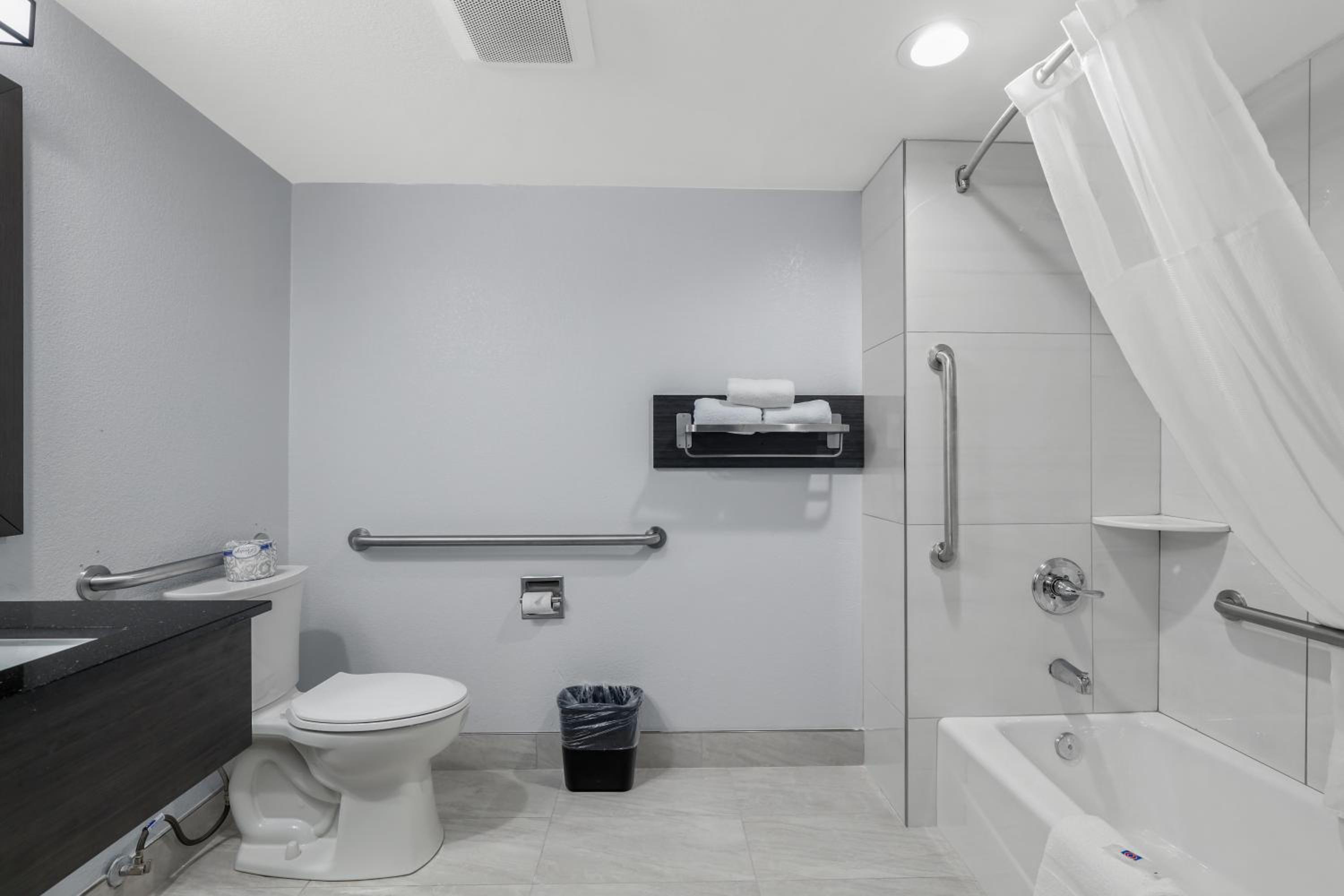 King Room - Disability Access - Non-Smoking - Photo 4