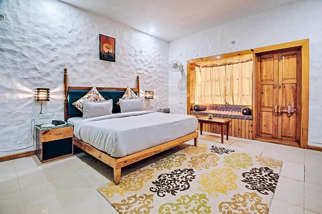Double Room with Mountain View
