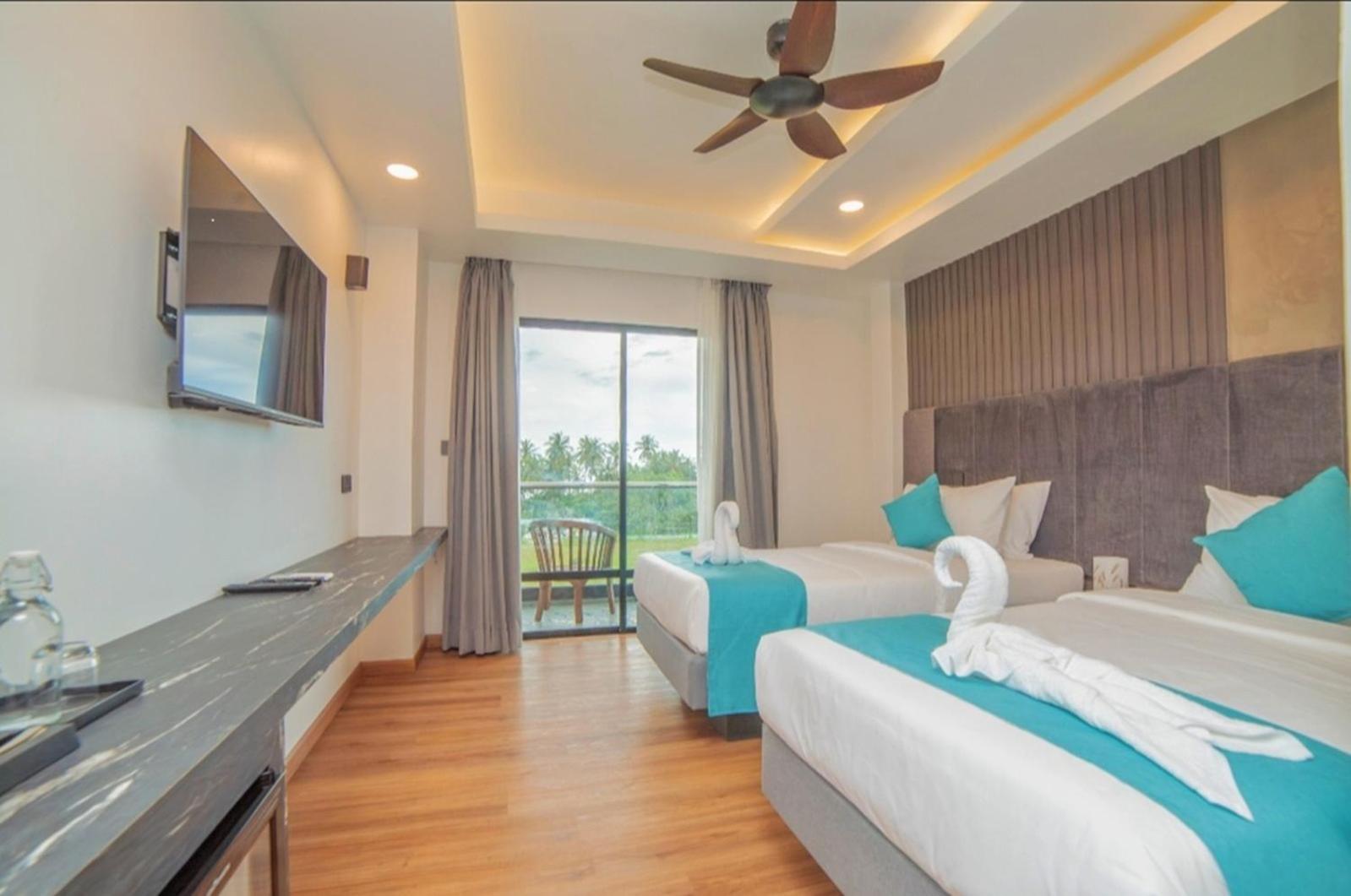 Premier Island View with Balcony  photo 2