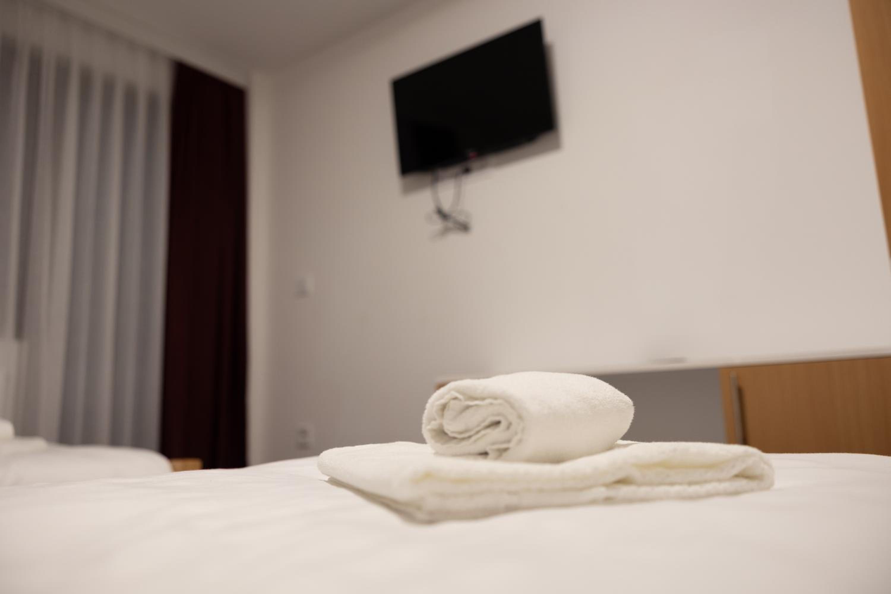 Economy Triple Room photo 3