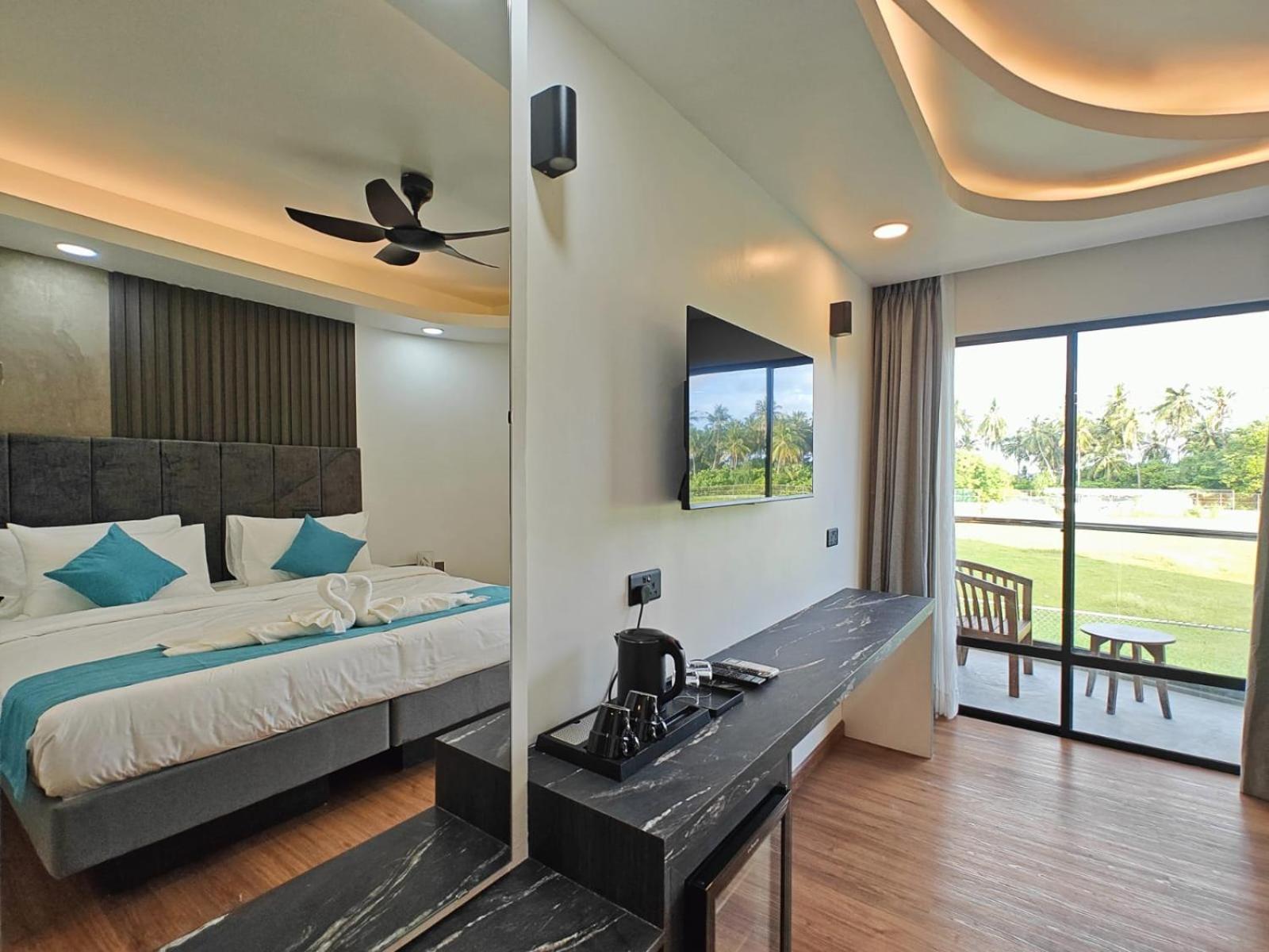 Premier family room with balcony  photo 1
