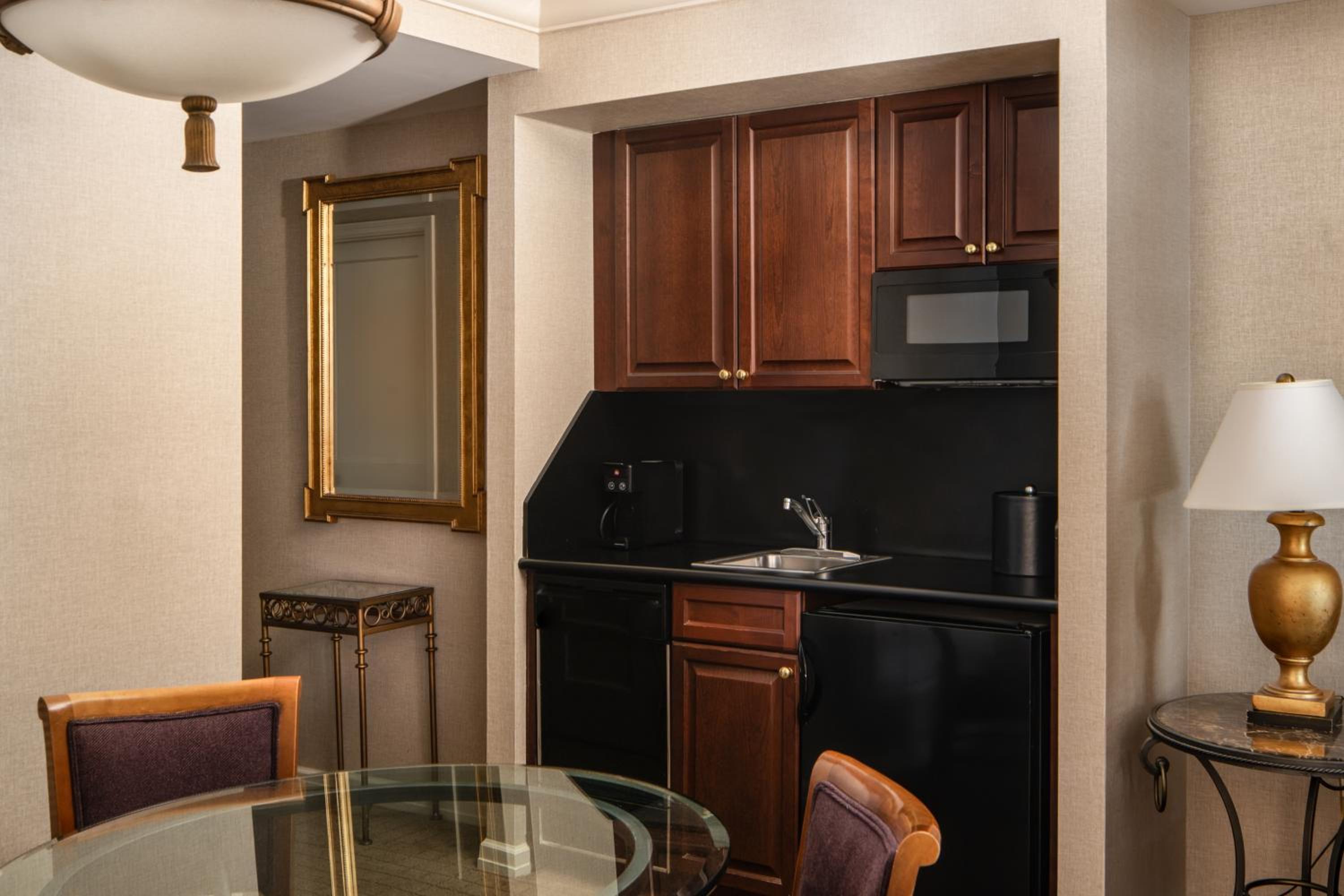 Executive Junior Suite thumbnail 5