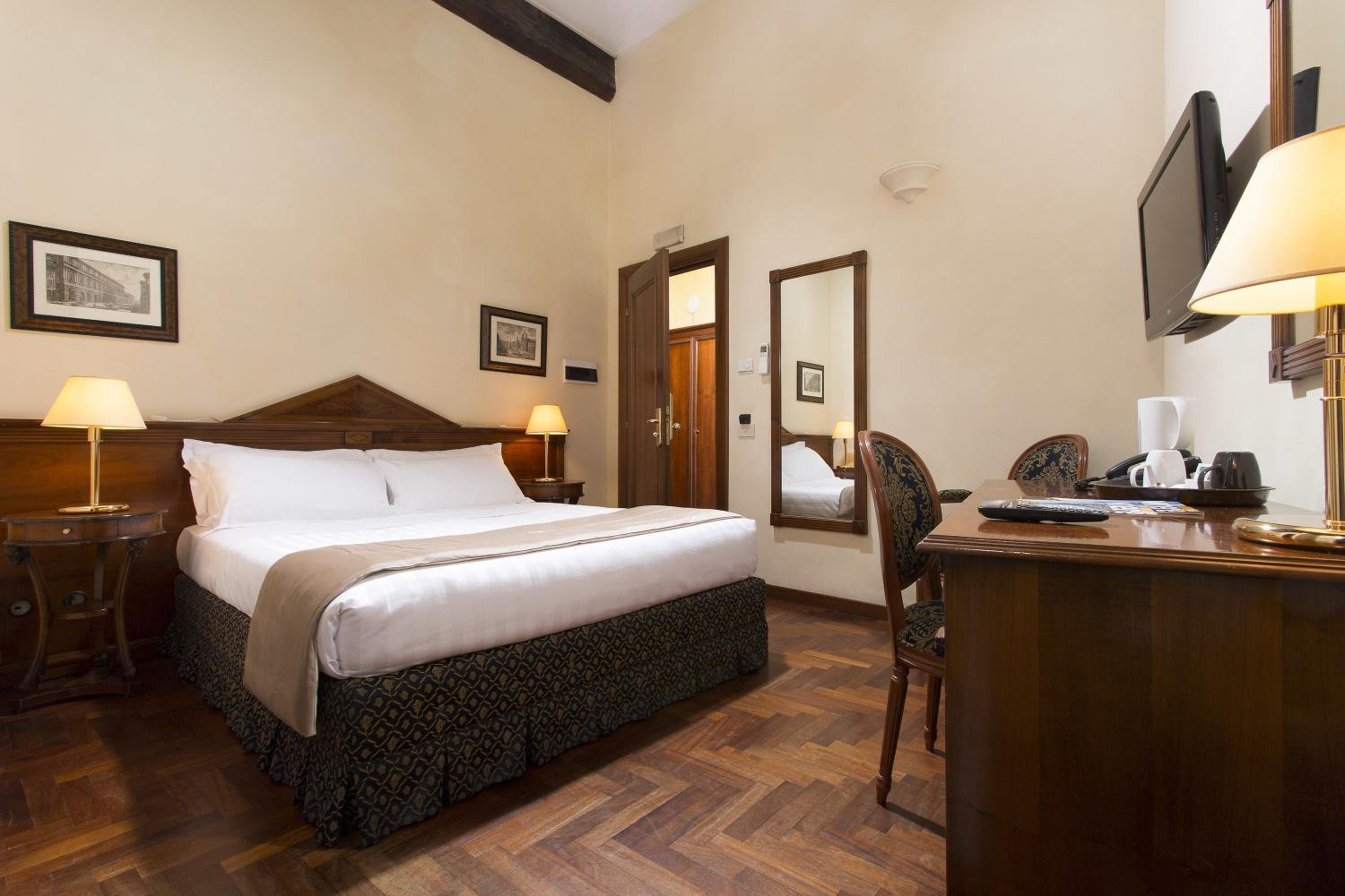 Deluxe Double Room with Balcony photo 2