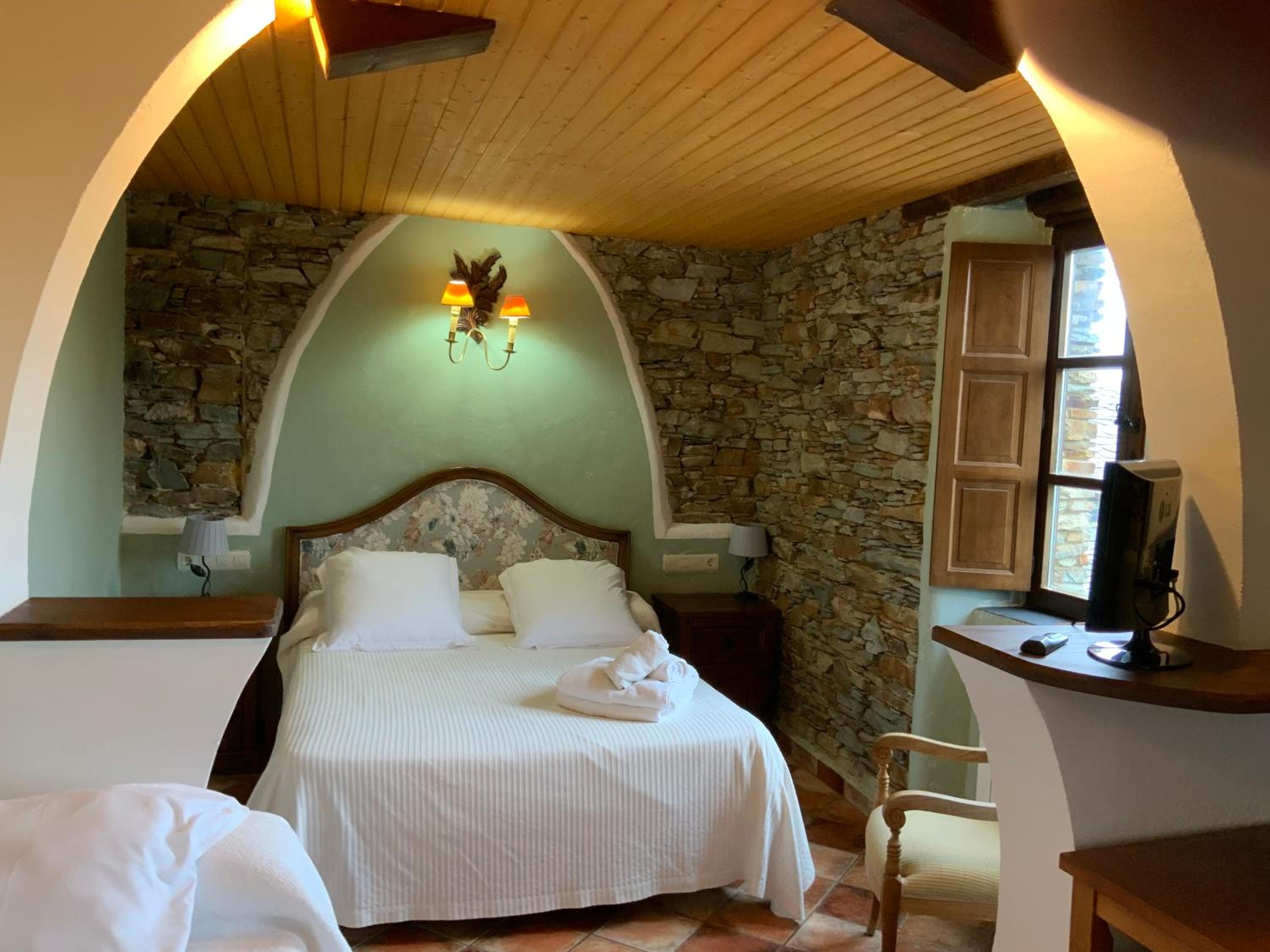 Queen Room with Spa Bath photo 2