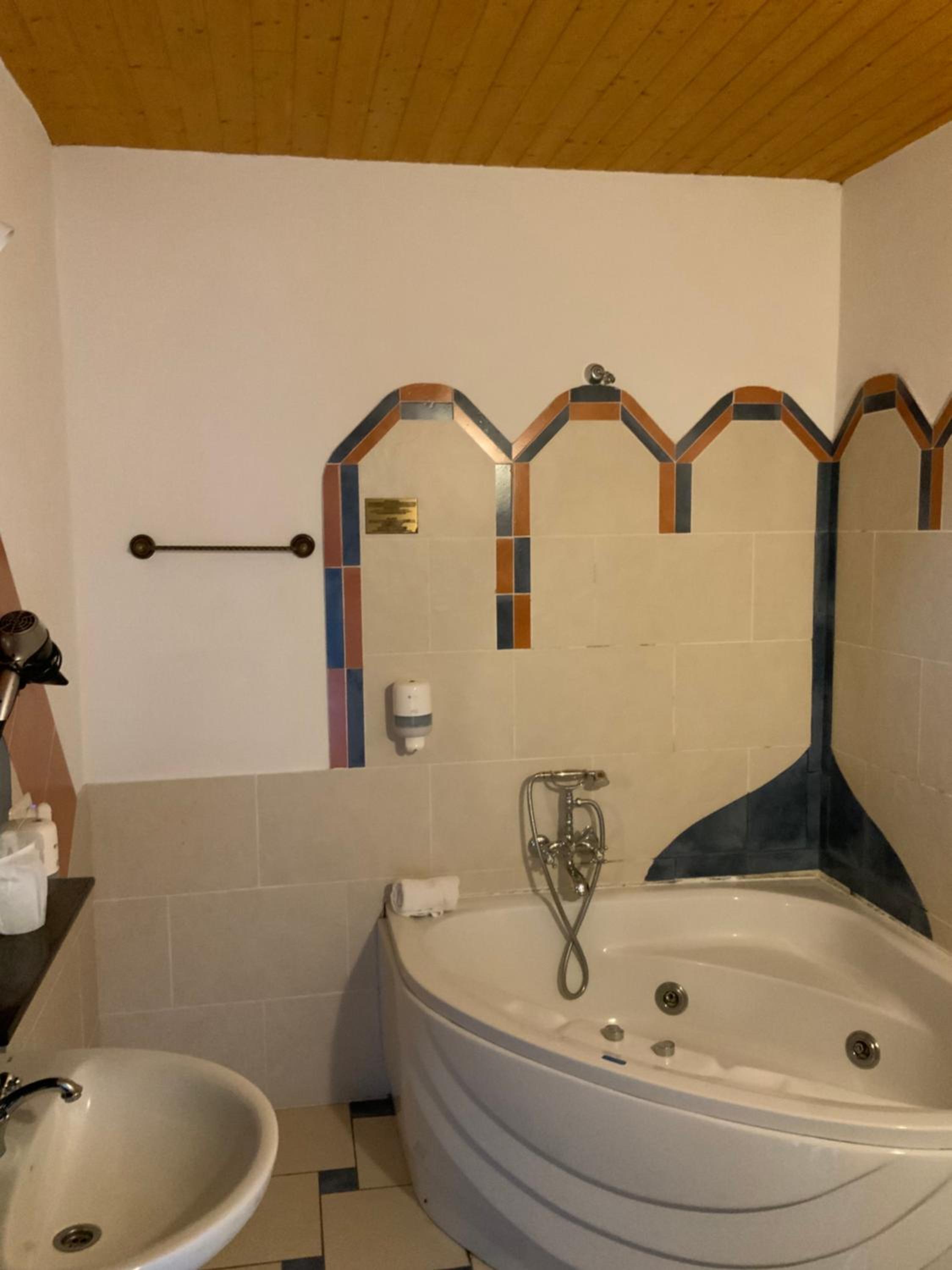 King Room with Spa Bath