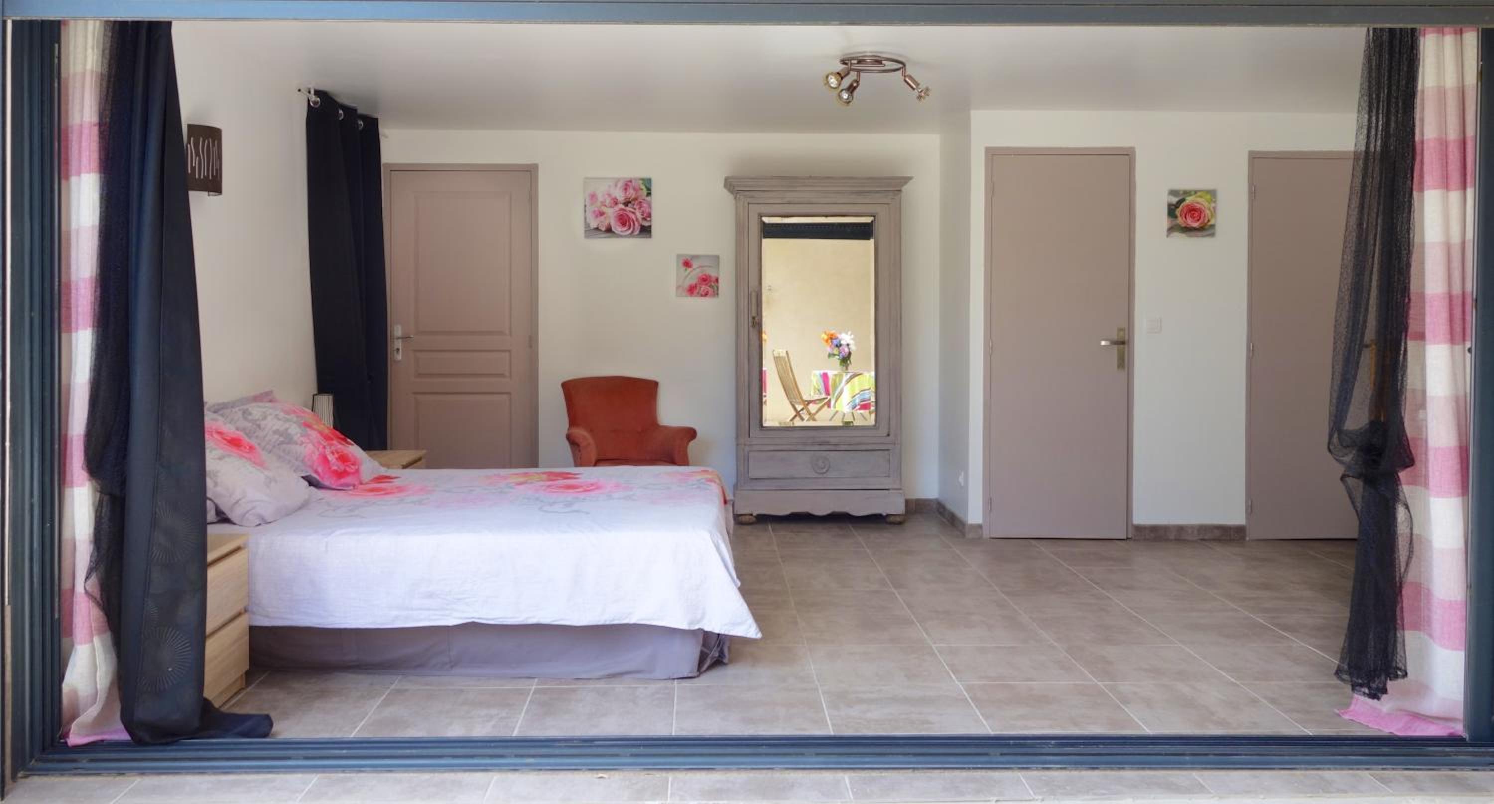 Large Double Room photo 3