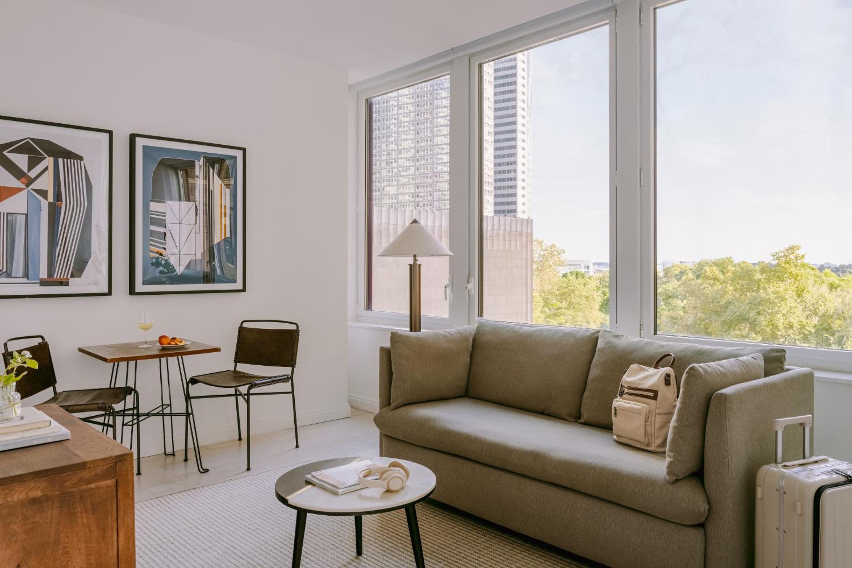 One-Bedroom Apartment With Park View