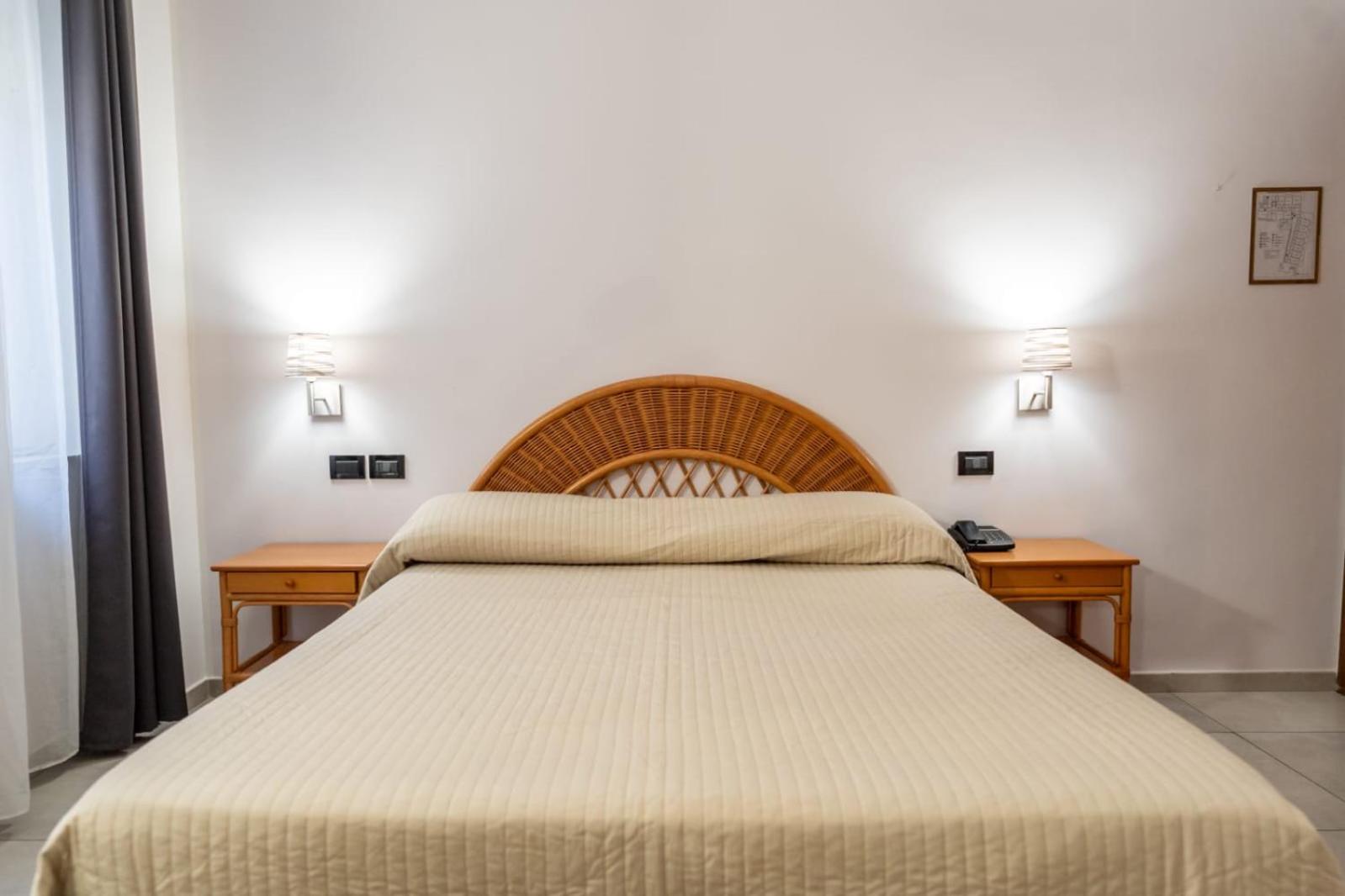 Standard Double Room - Photo 2