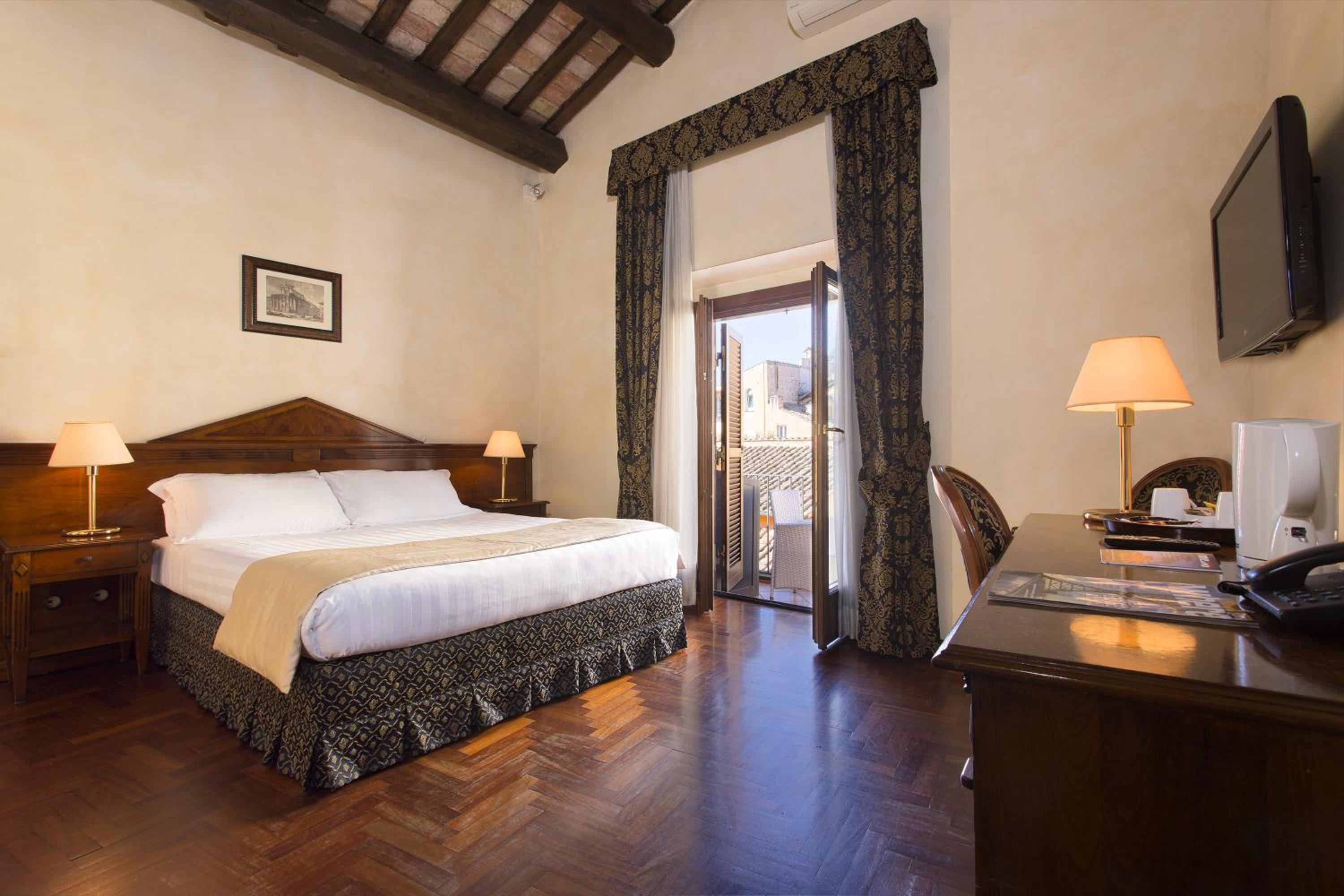 Deluxe Double Room with Balcony photo 1