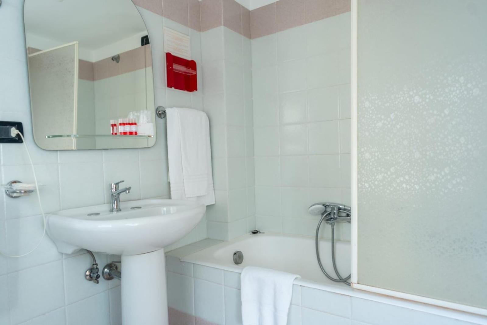 Standard Triple Room - Photo 4