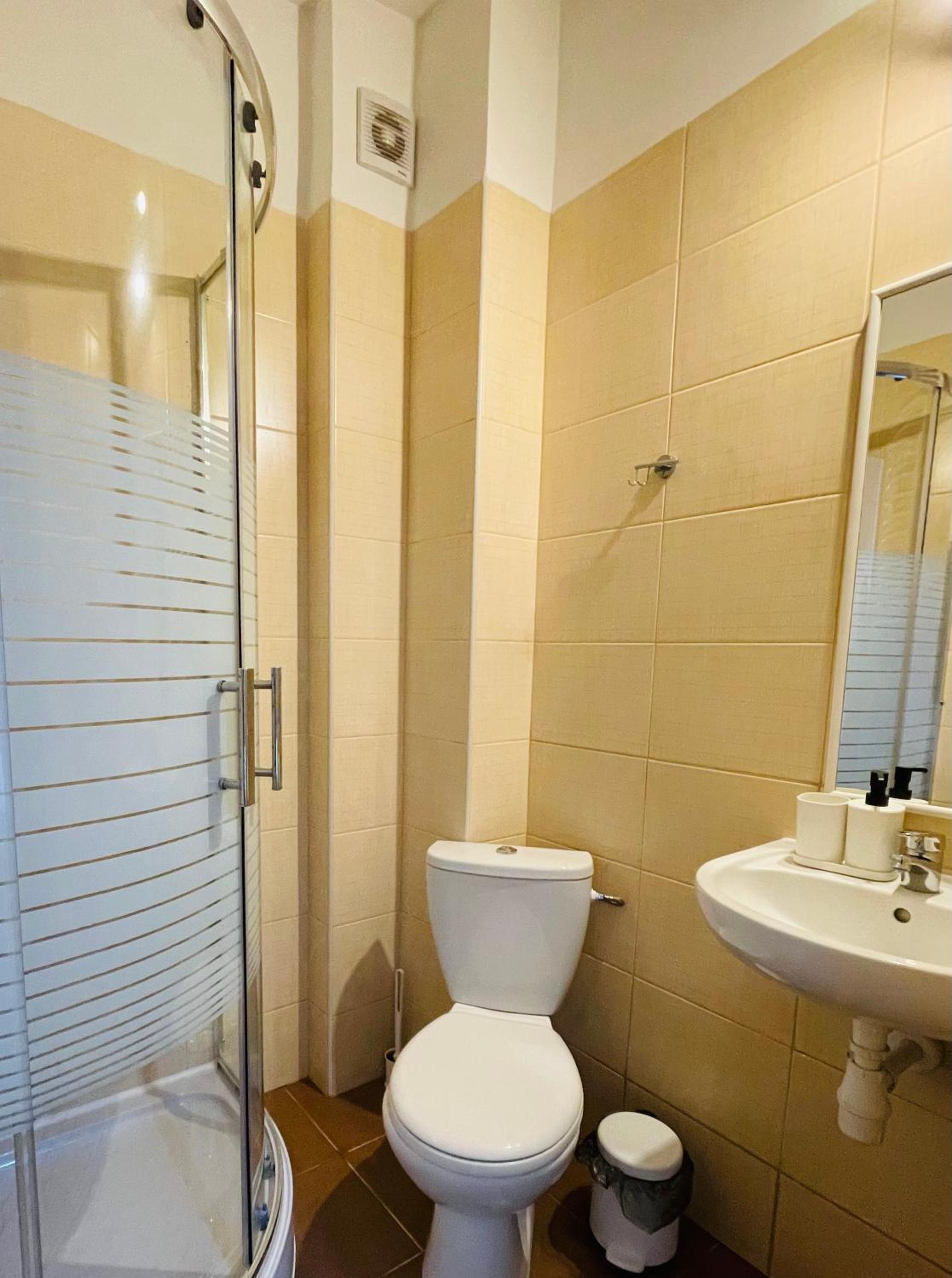 Standard Queen Room - Photo 3