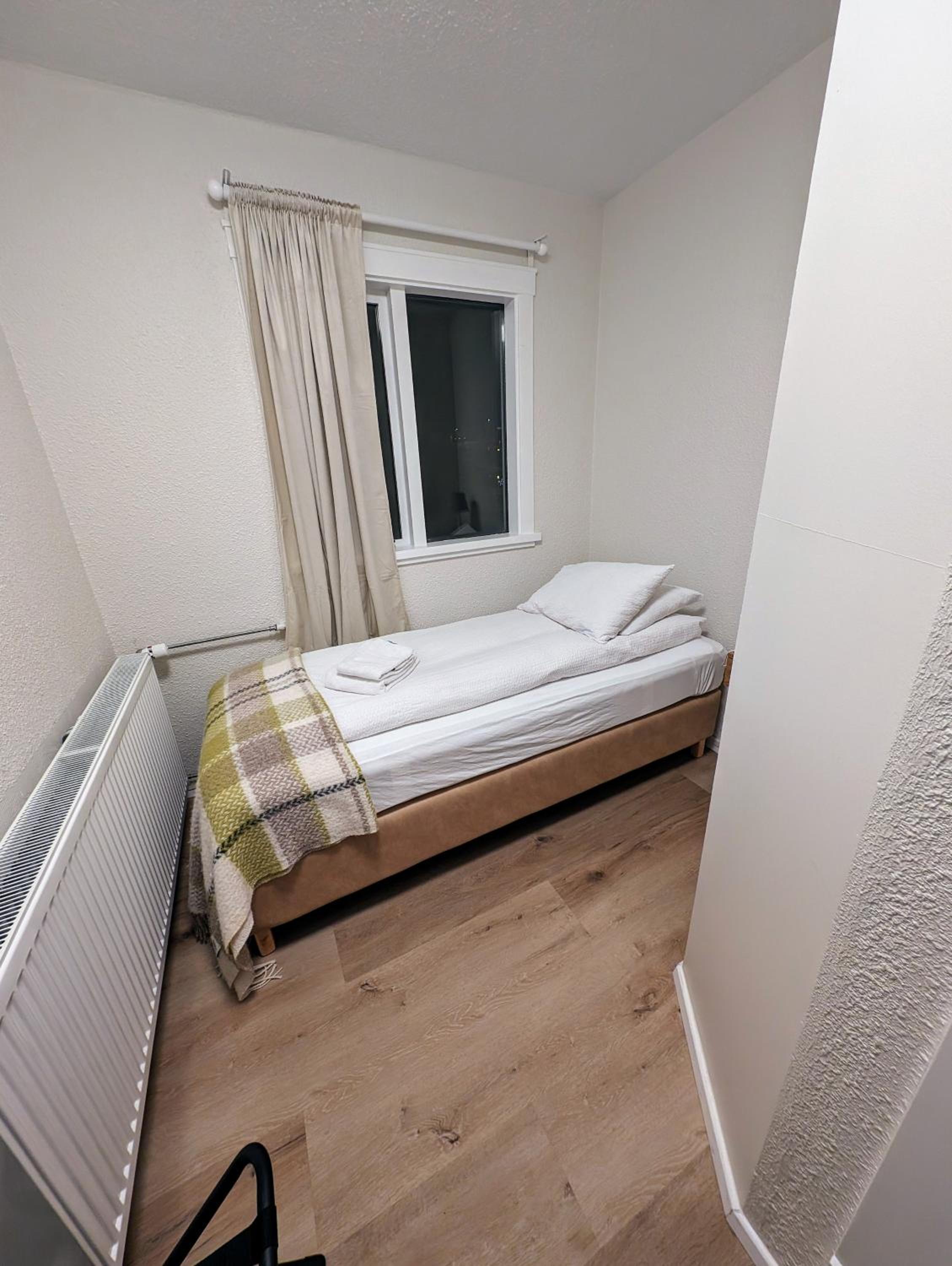 Single Room with Private Bathroom photo 3