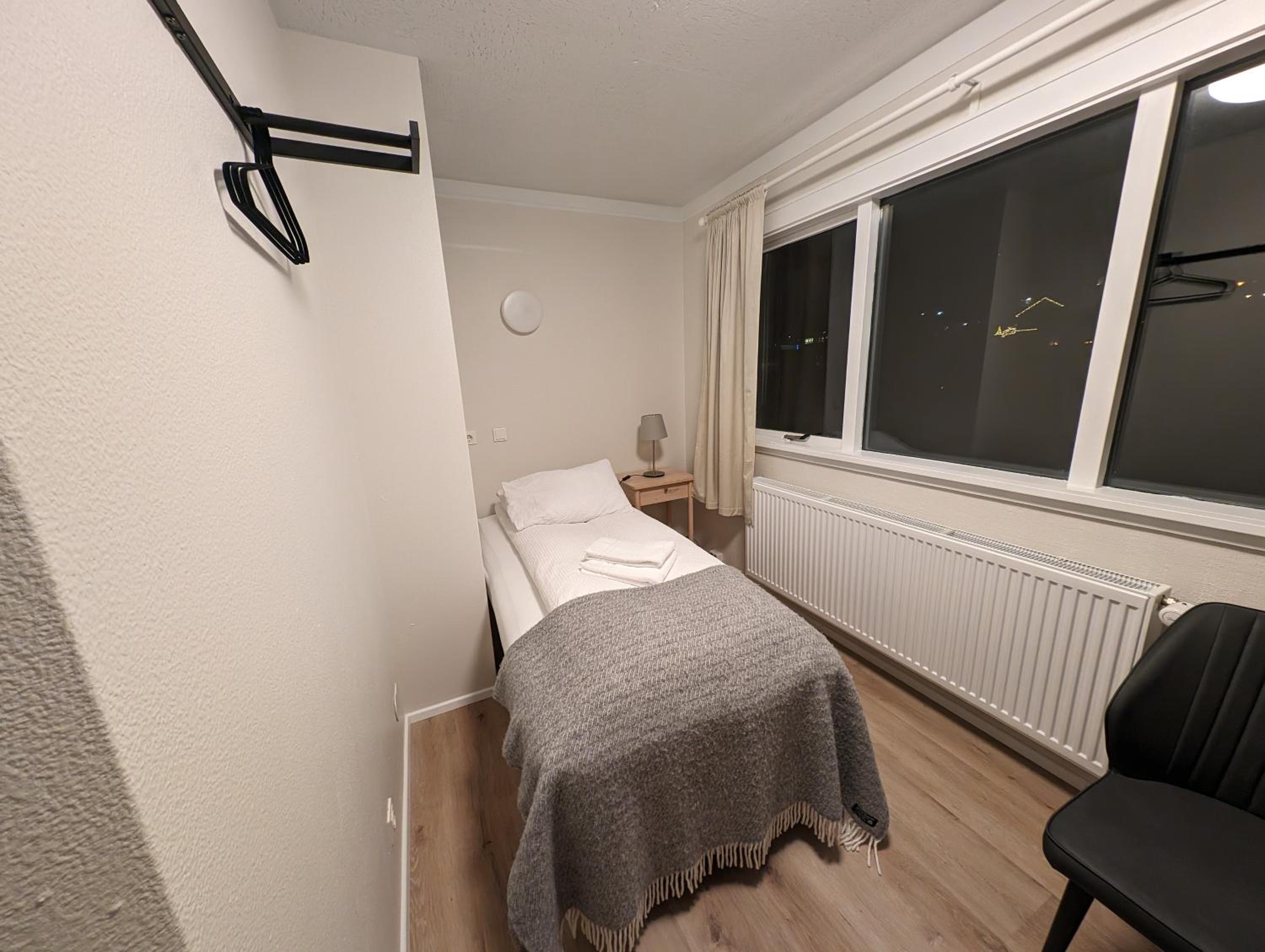 Single Room with Private Bathroom photo 2