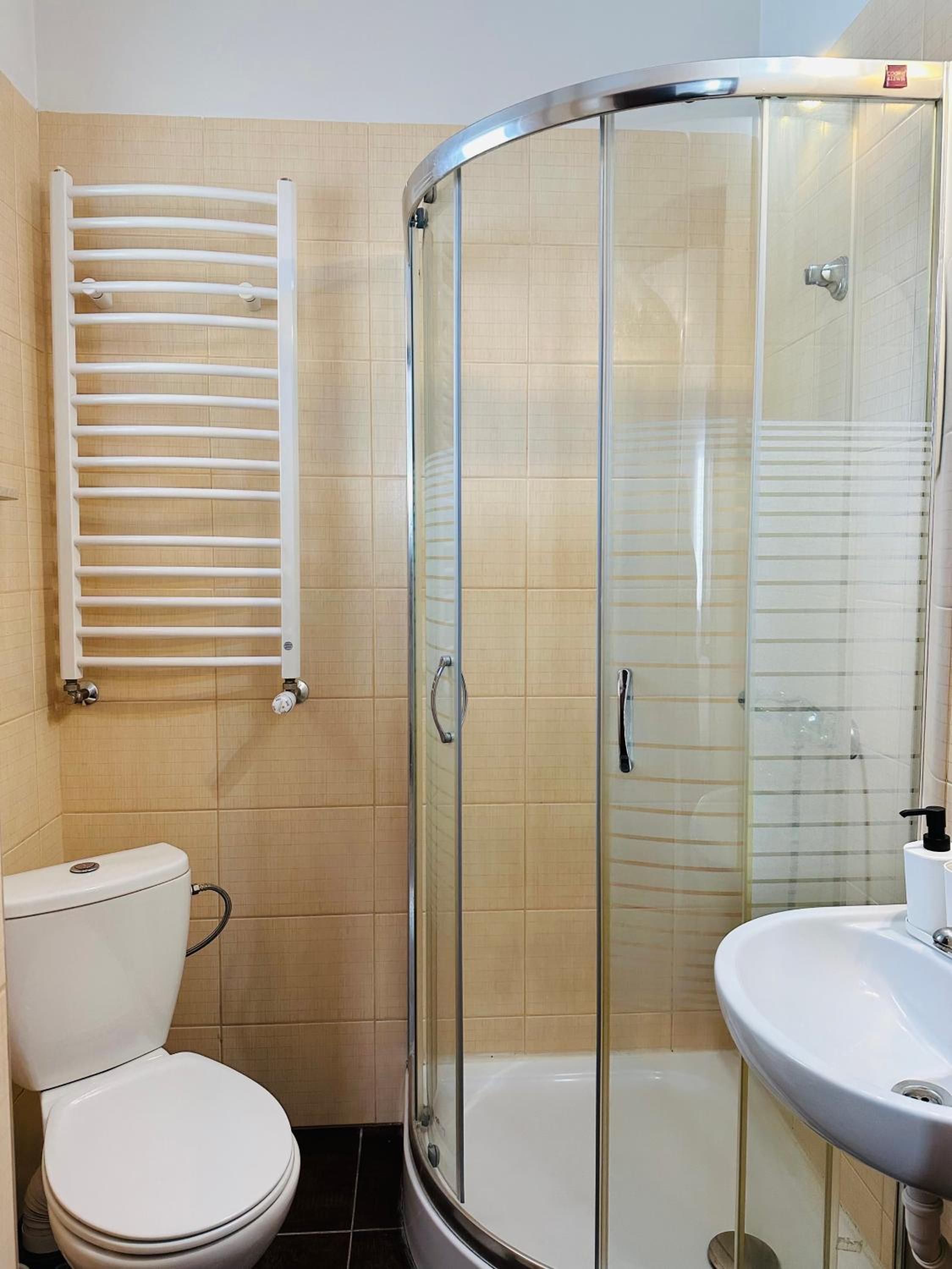 Triple Room with Private Bathroom - Photo 5