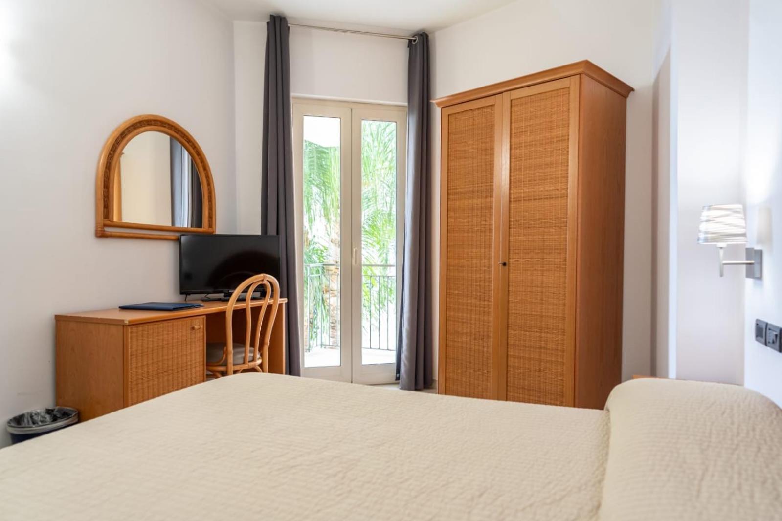 Standard Double Room - Photo 1
