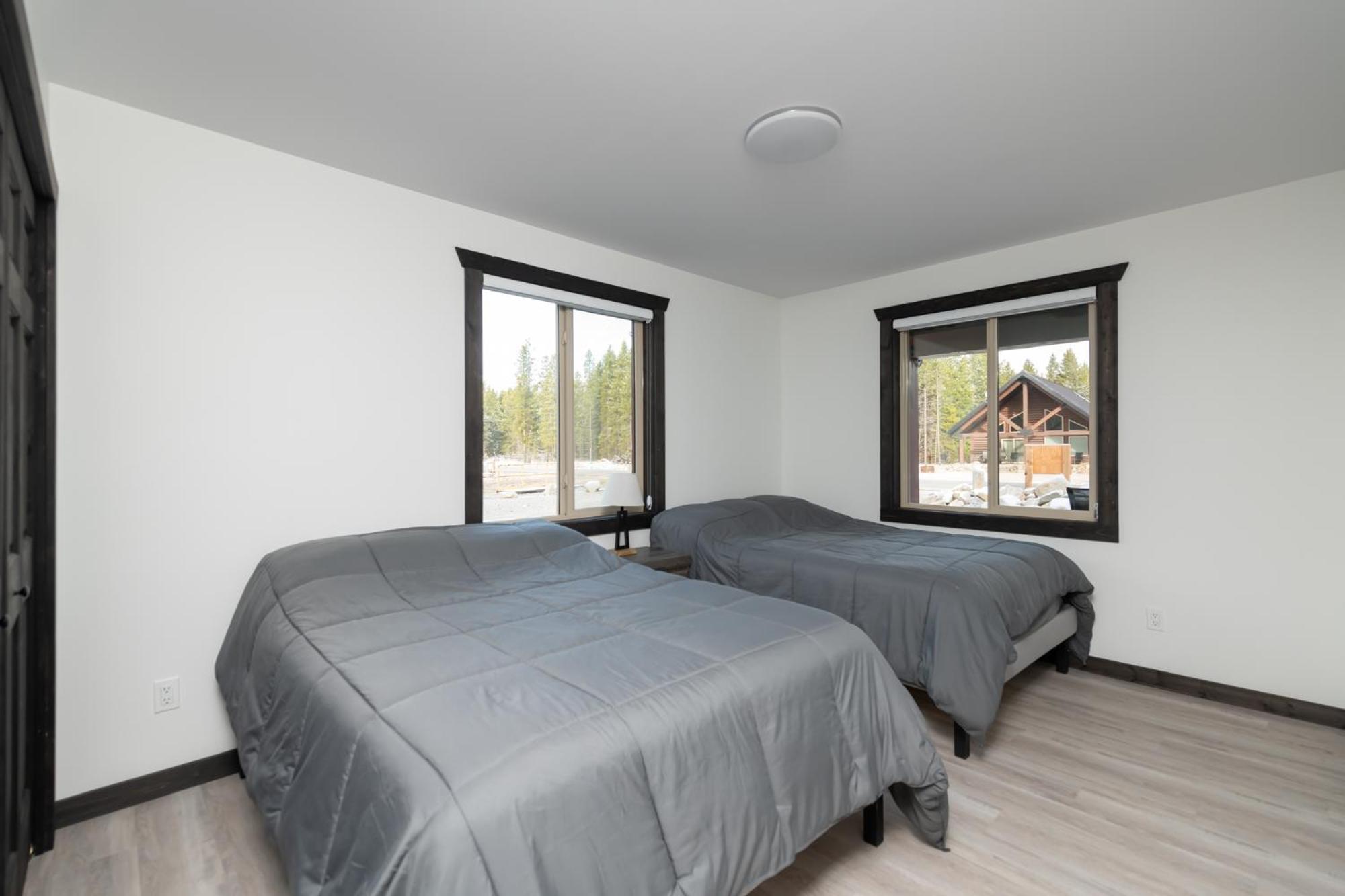 Three-Bedroom House photo 3