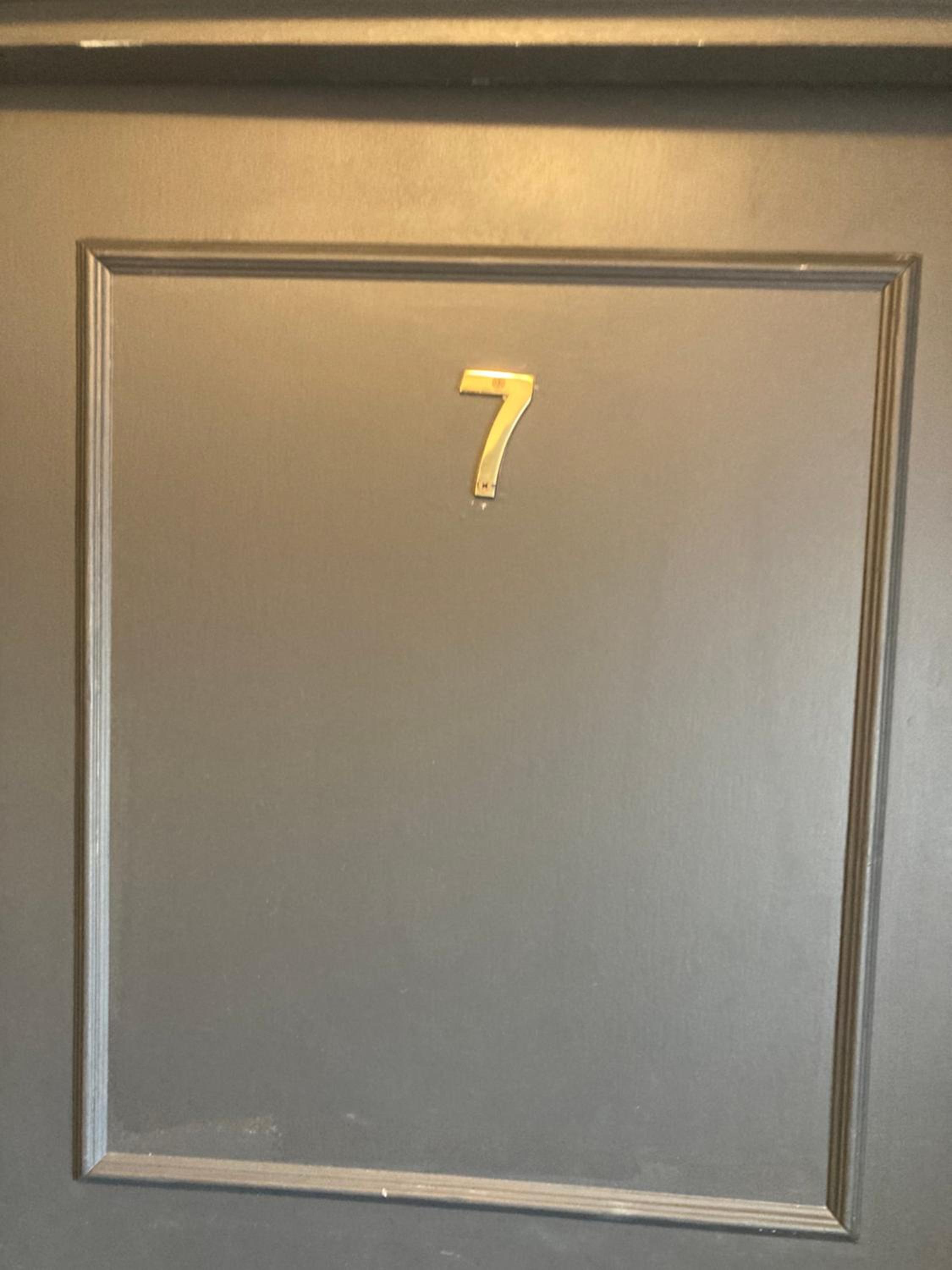 Large Twin Room - Photo 9