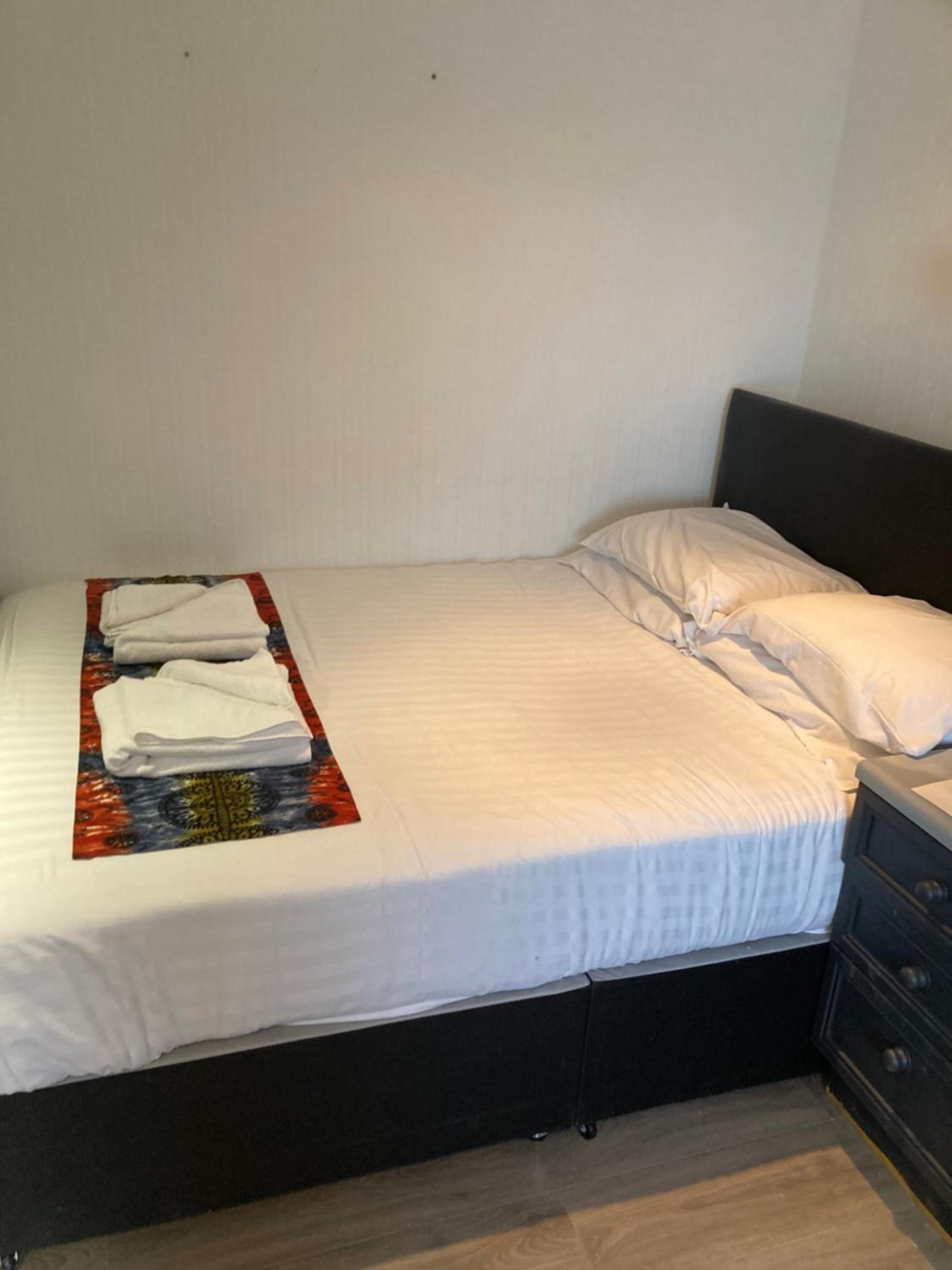 Large Twin Room - Photo 7
