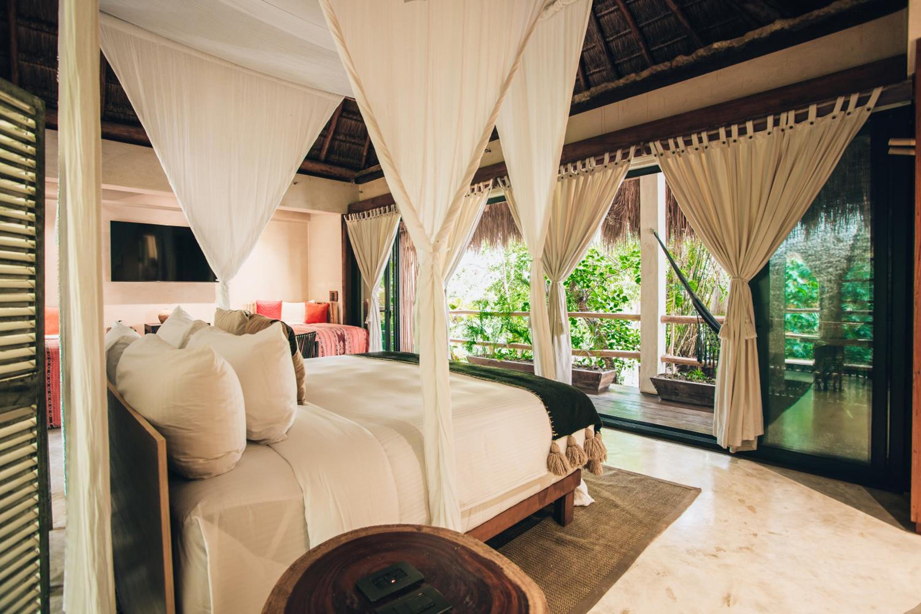 Master Suite with private bathtub