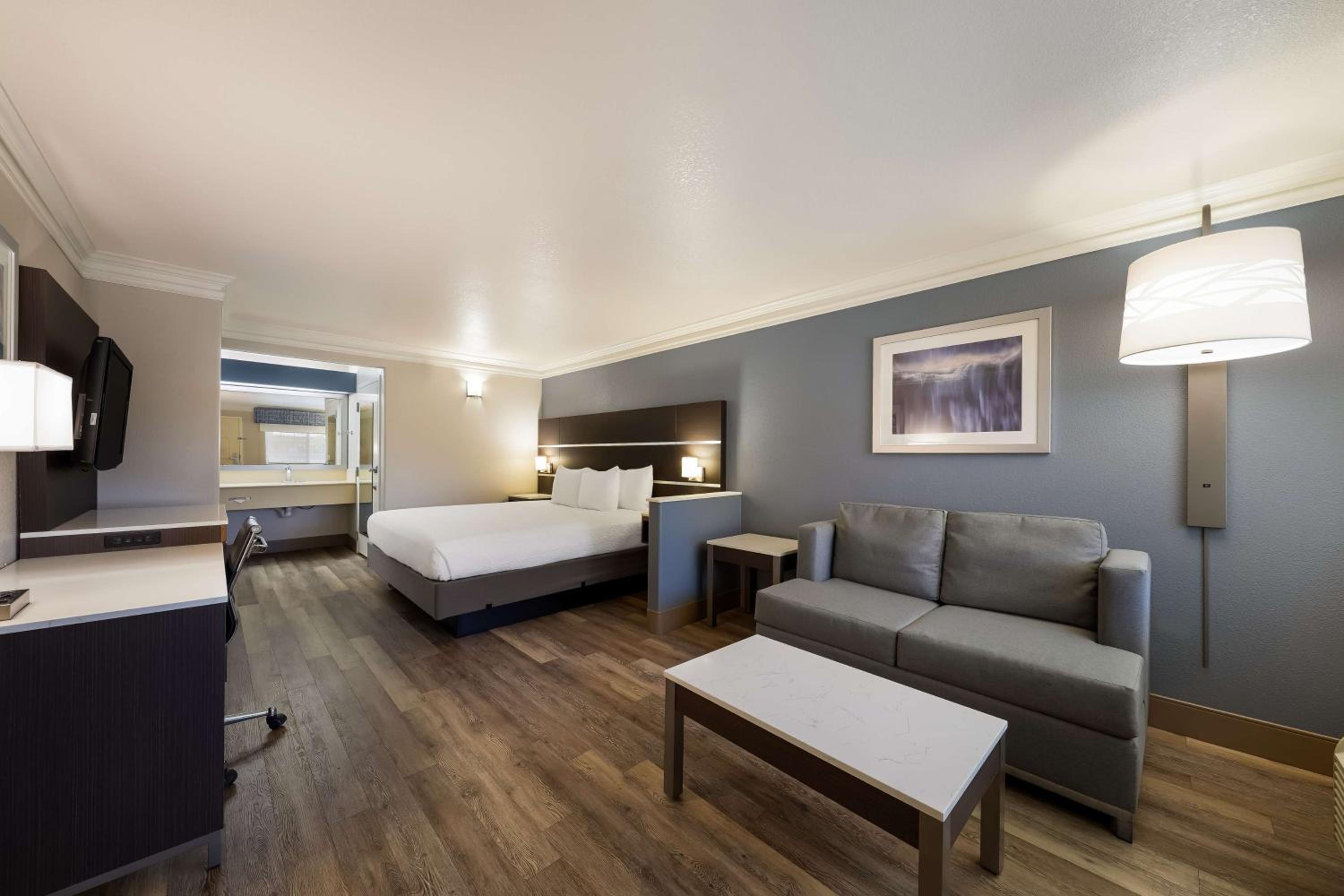 King Room - Non-Smoking photo 1